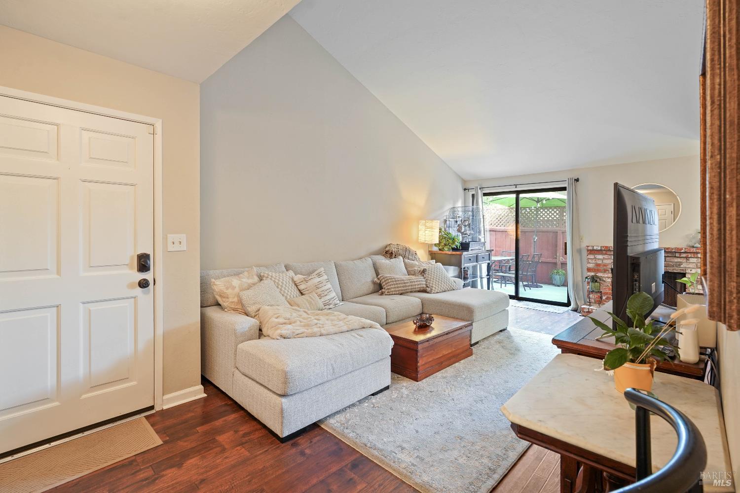 Detail Gallery Image 6 of 38 For 1781 Lindo St, Benicia,  CA 94510 - 2 Beds | 2 Baths