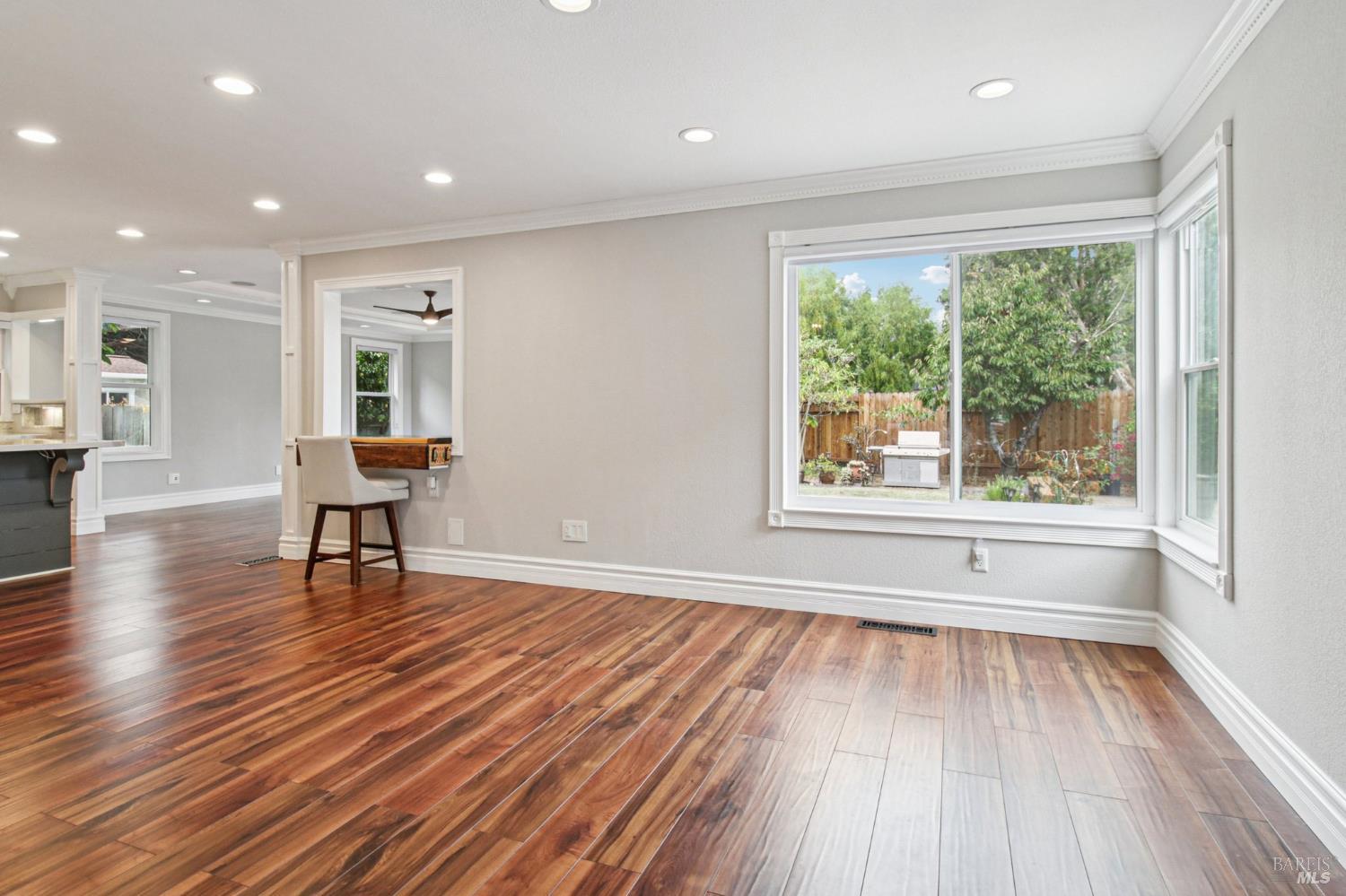 Detail Gallery Image 6 of 28 For 485 Avalon Cir, Vallejo,  CA 94589 - 3 Beds | 2/1 Baths