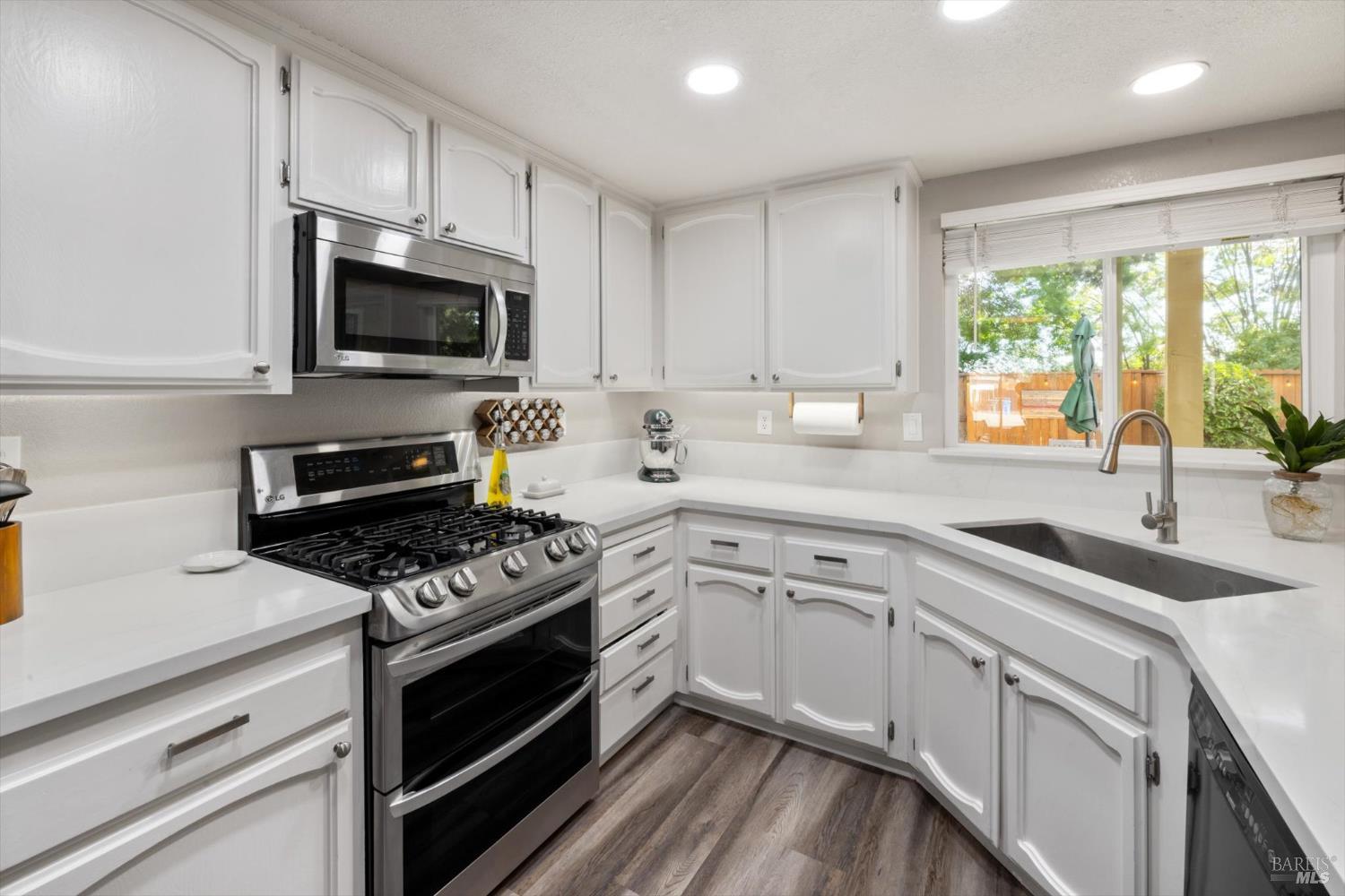 Detail Gallery Image 15 of 65 For 830 Swindon Ct, Vacaville,  CA 95688 - 4 Beds | 3 Baths