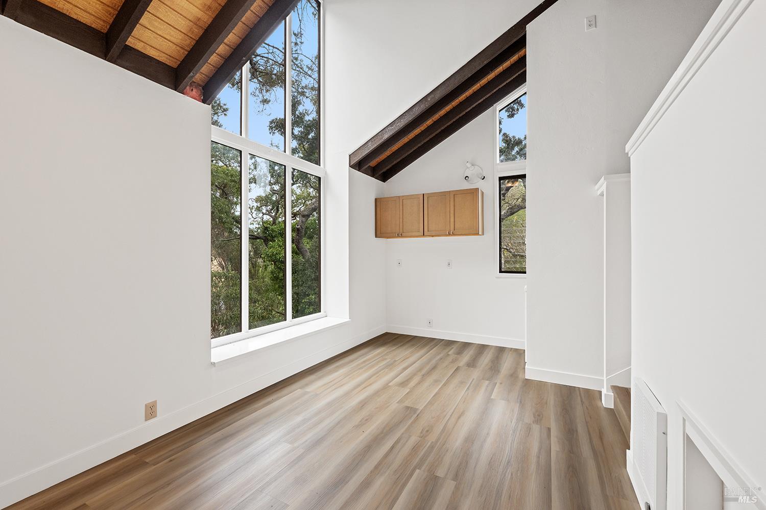 Detail Gallery Image 33 of 46 For 35 Salvador Way, San Rafael,  CA 94903 - 3 Beds | 3 Baths