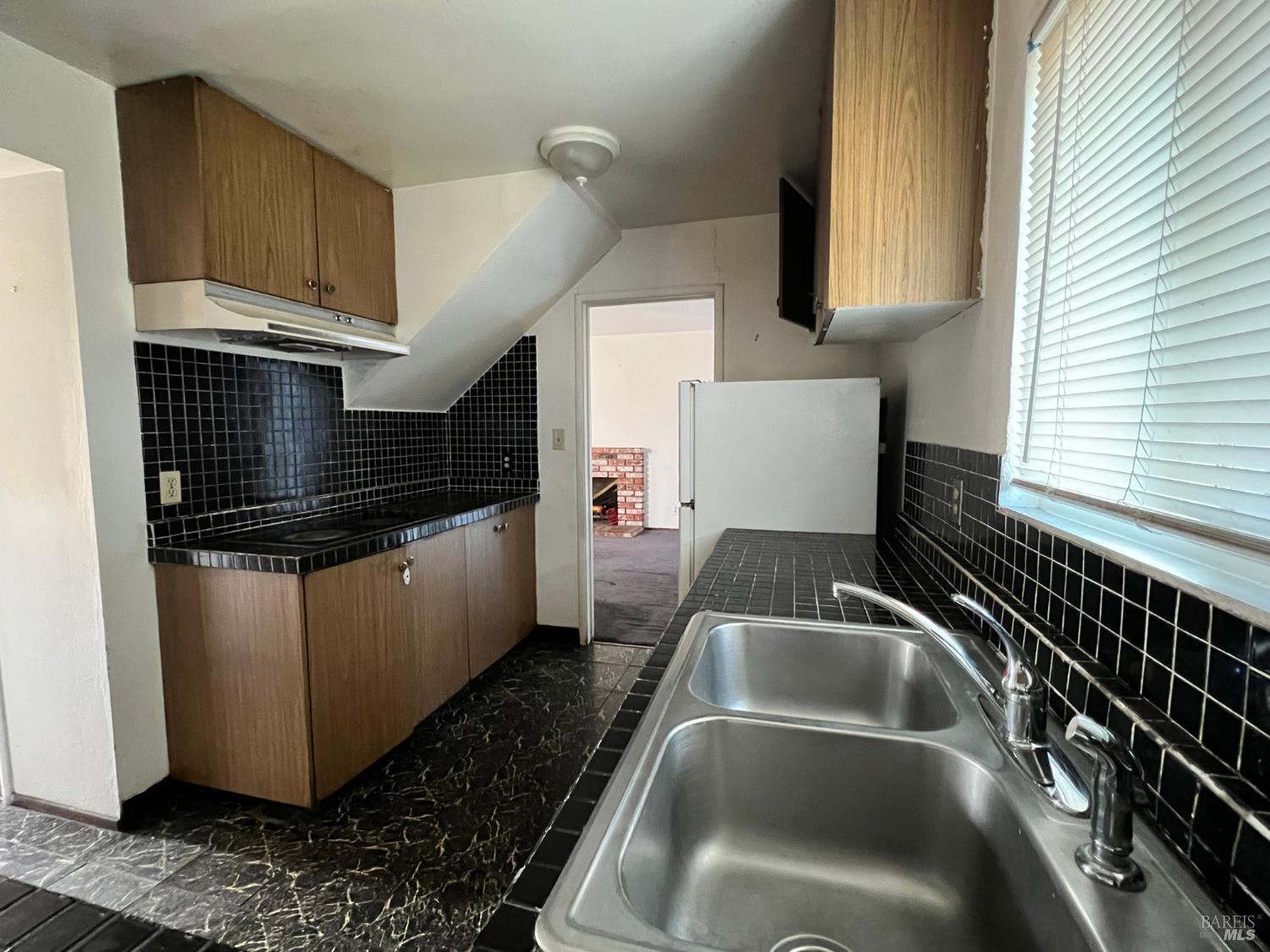 Detail Gallery Image 5 of 12 For 203 Baylor Dr, Vallejo,  CA 94589 - 5 Beds | 3/1 Baths