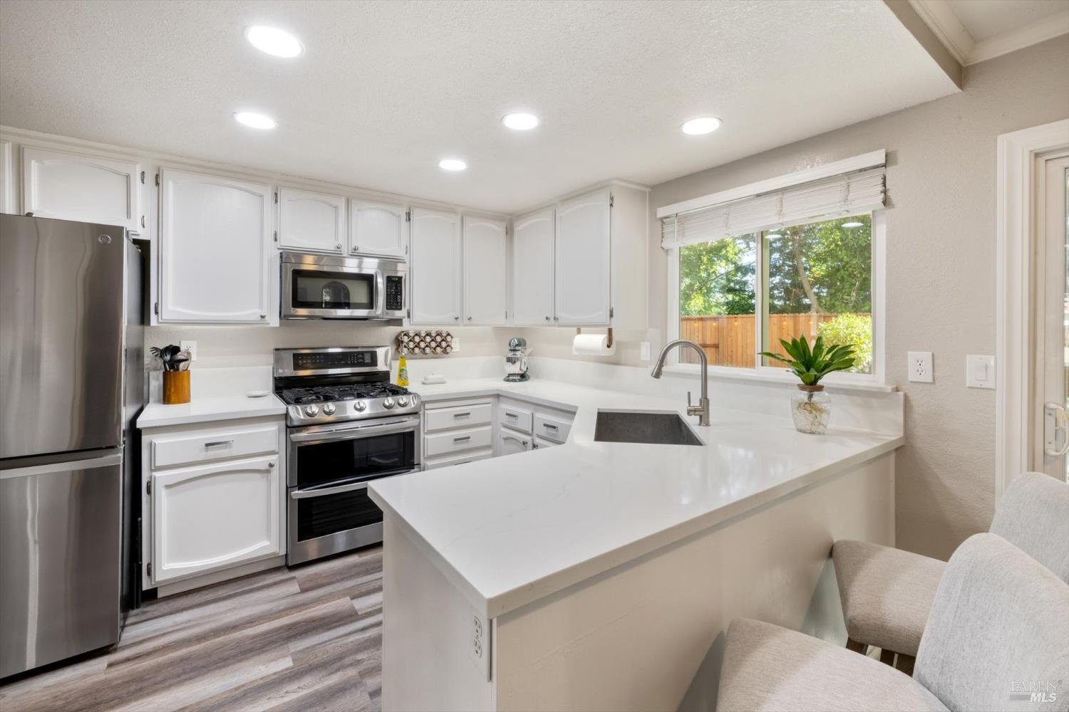 Detail Gallery Image 13 of 65 For 830 Swindon Ct, Vacaville,  CA 95688 - 4 Beds | 3 Baths