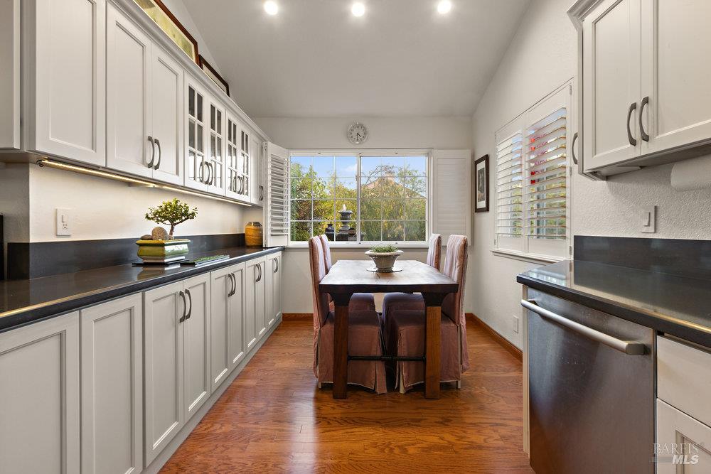 Detail Gallery Image 14 of 53 For 564 Rose Dr, Benicia,  CA 94510 - 3 Beds | 2 Baths