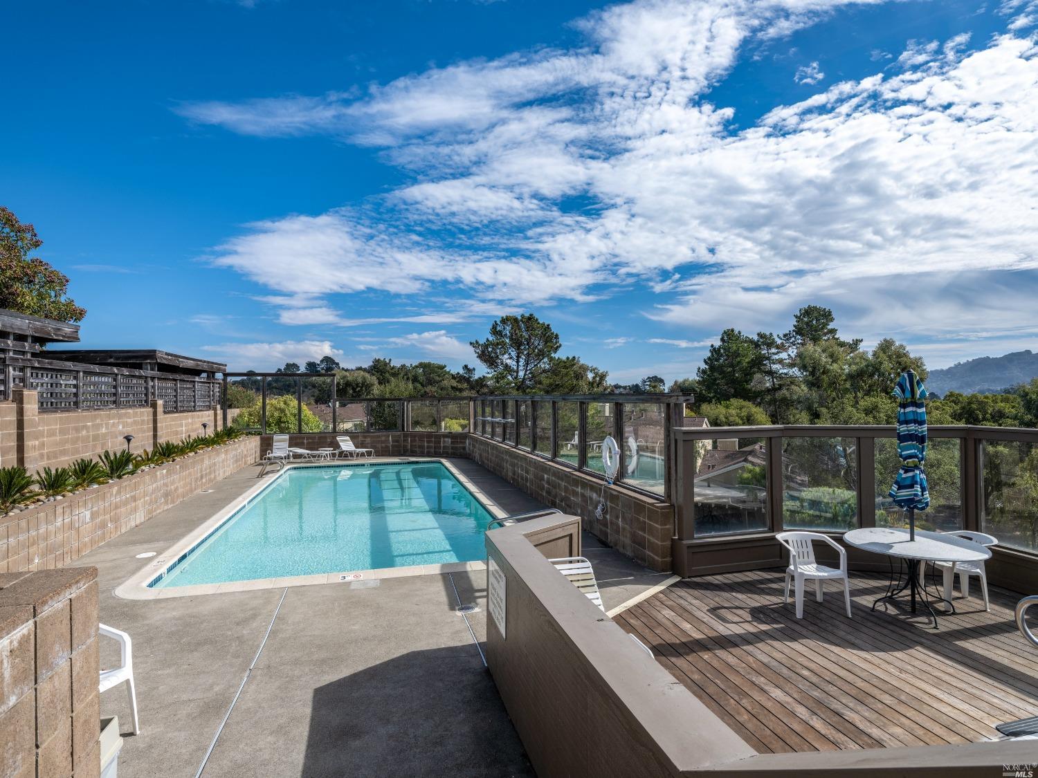 Detail Gallery Image 20 of 33 For 554 Seaver Dr, Mill Valley,  CA 94941 - 1 Beds | 1 Baths