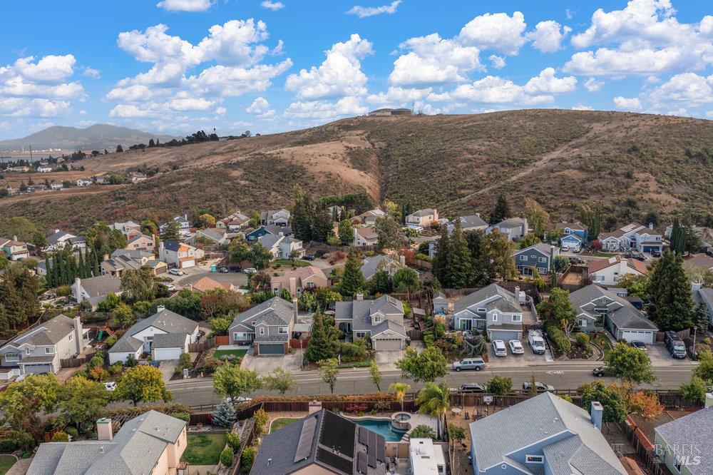 Detail Gallery Image 4 of 53 For 564 Rose Dr, Benicia,  CA 94510 - 3 Beds | 2 Baths