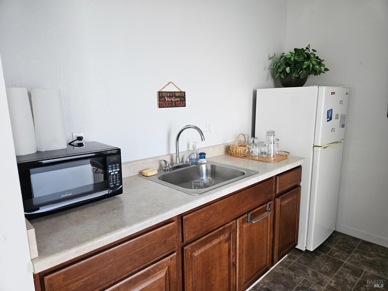 Detail Gallery Image 5 of 5 For 14 Commercial Blvd #25,  Novato,  CA 94949 - – Beds | – Baths