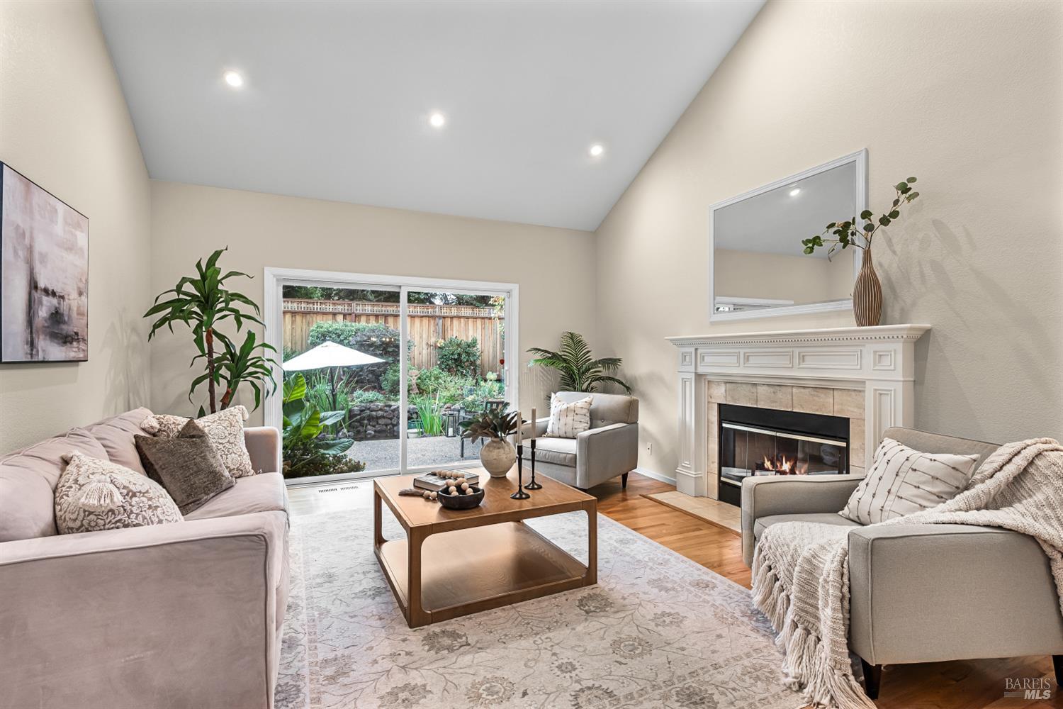 Detail Gallery Image 6 of 36 For 906 Woodlake Dr, Santa Rosa,  CA 95405 - 3 Beds | 2/1 Baths