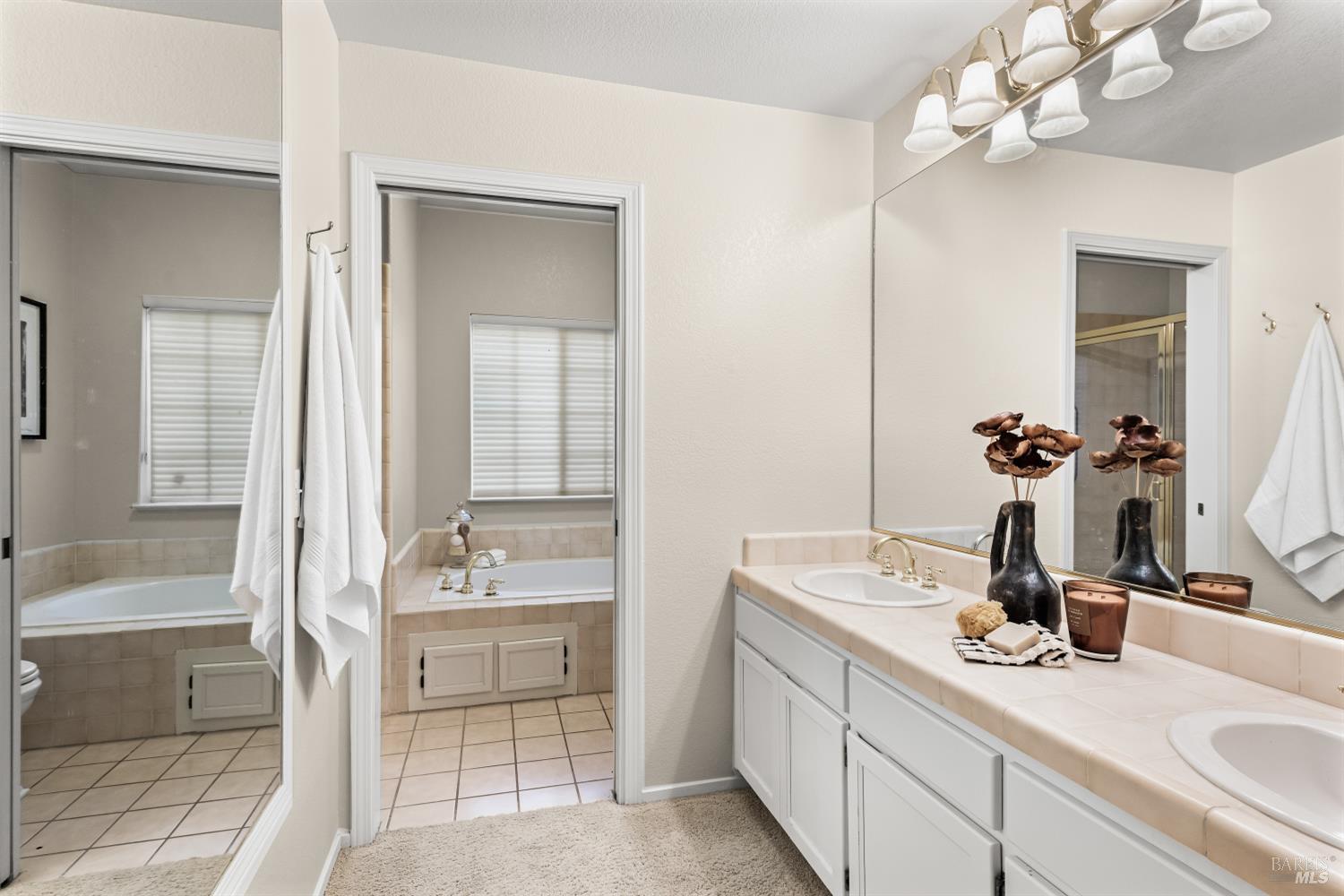 Detail Gallery Image 21 of 36 For 906 Woodlake Dr, Santa Rosa,  CA 95405 - 3 Beds | 2/1 Baths