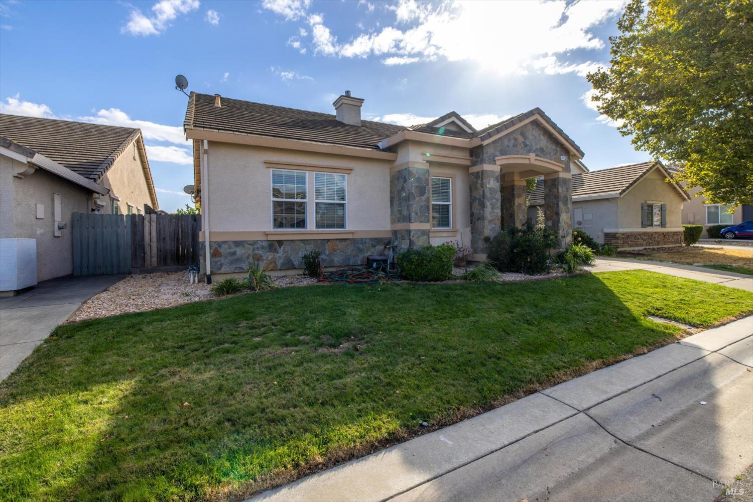 Detail Gallery Image 3 of 55 For 1651 Little Rock Cir, Suisun City,  CA 94585 - 3 Beds | 2 Baths