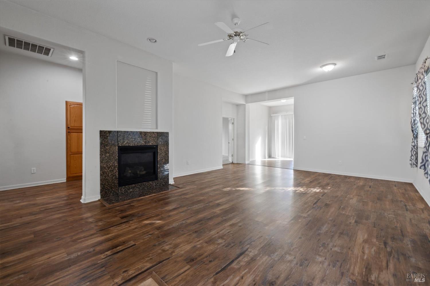 Detail Gallery Image 13 of 55 For 1651 Little Rock Cir, Suisun City,  CA 94585 - 3 Beds | 2 Baths