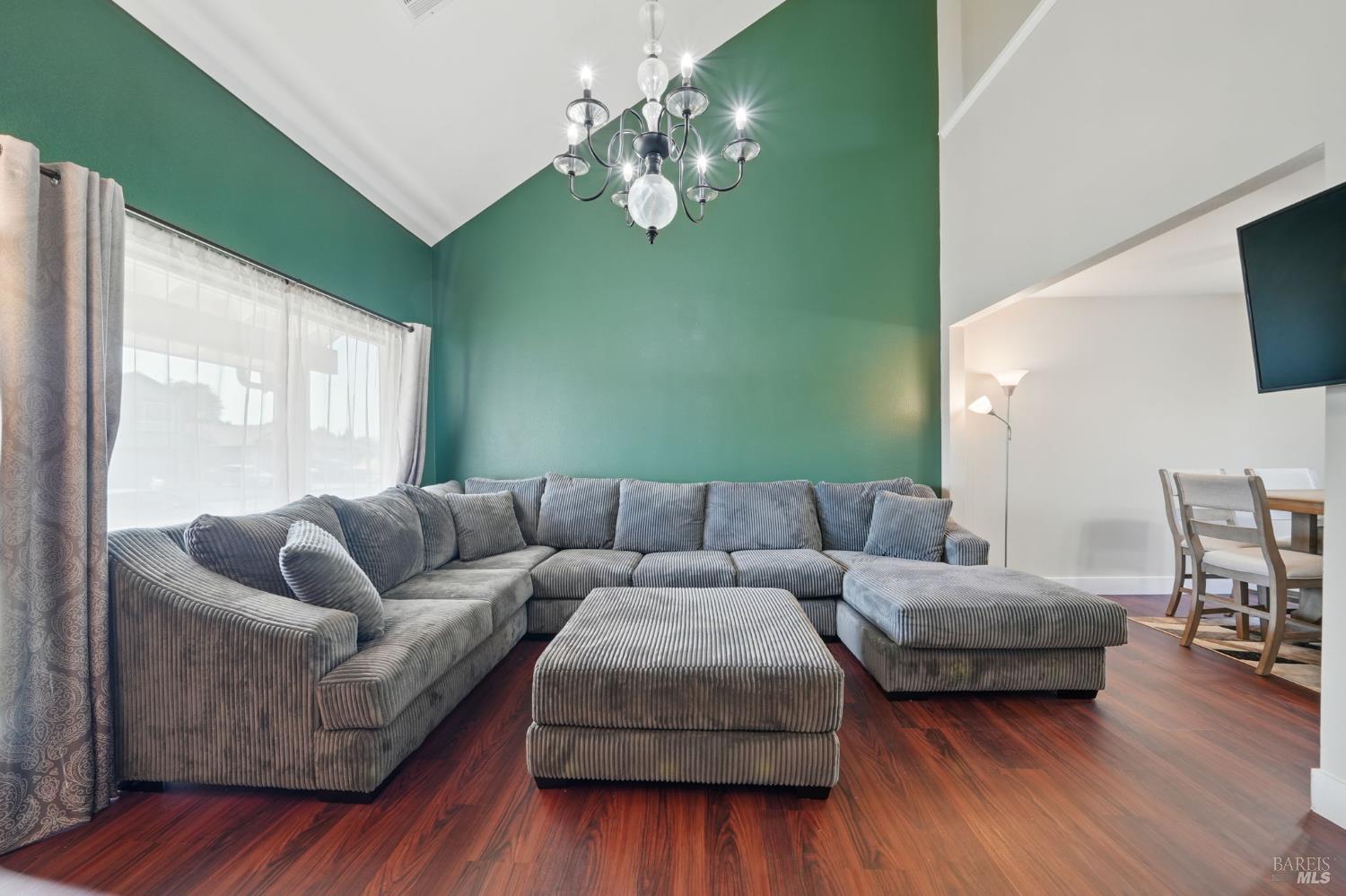 Detail Gallery Image 4 of 25 For 819 Bluejay Dr, Suisun City,  CA 94585 - 4 Beds | 2/1 Baths