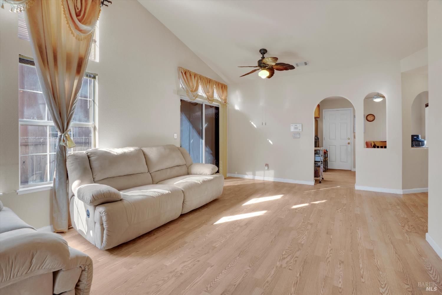 Detail Gallery Image 12 of 41 For 414 Bauman Dr, Suisun City,  CA 94585 - 3 Beds | 2 Baths