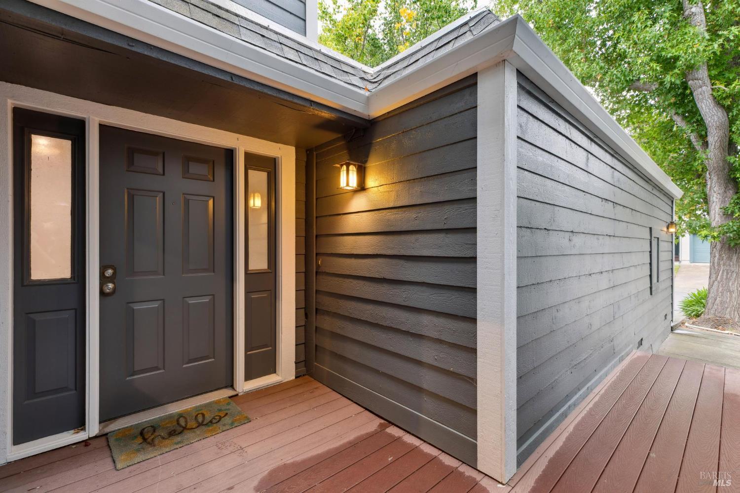 Detail Gallery Image 2 of 33 For 602 Marylyn Cir, Petaluma,  CA 94954 - 3 Beds | 2/1 Baths