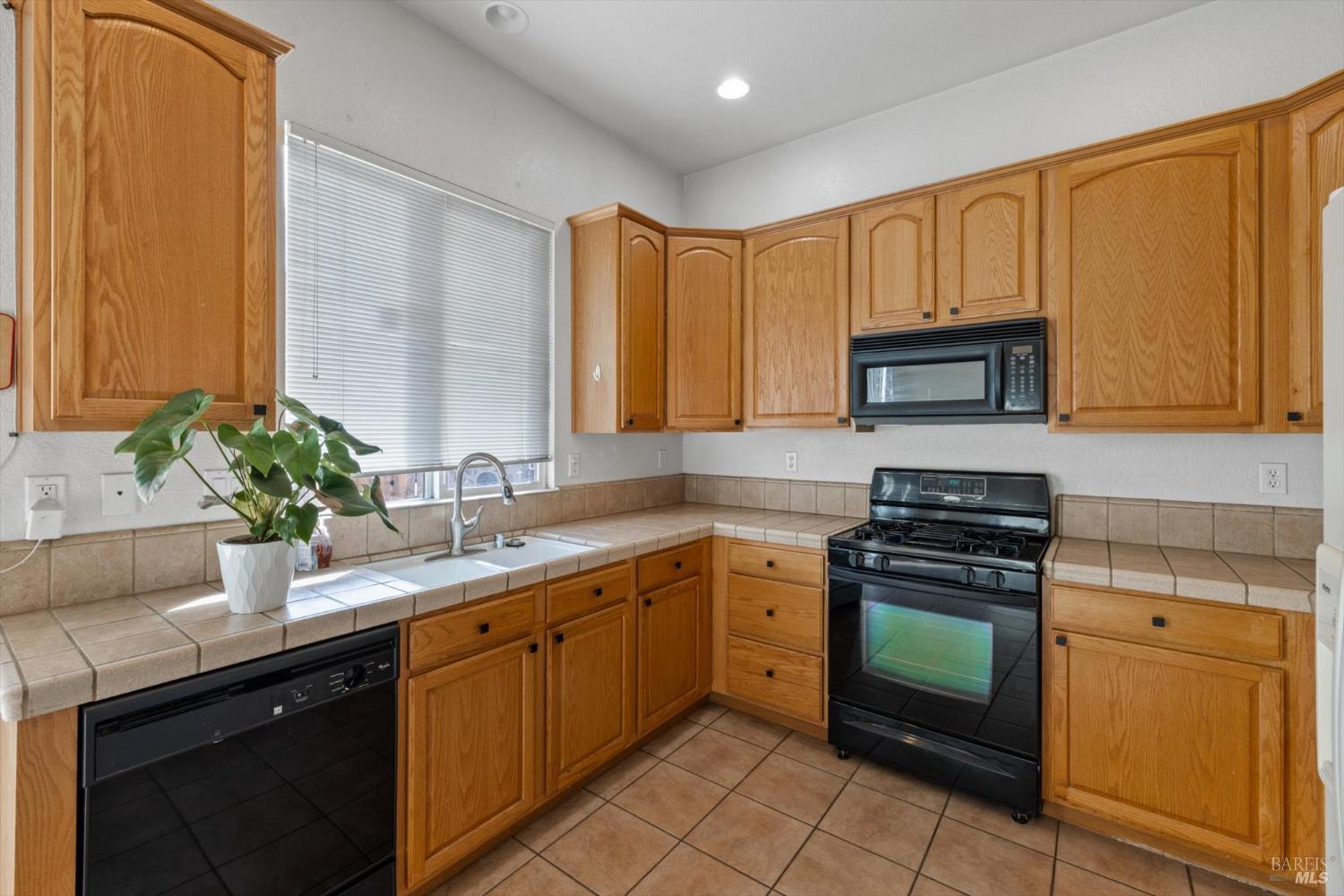 Detail Gallery Image 21 of 55 For 1651 Little Rock Cir, Suisun City,  CA 94585 - 3 Beds | 2 Baths