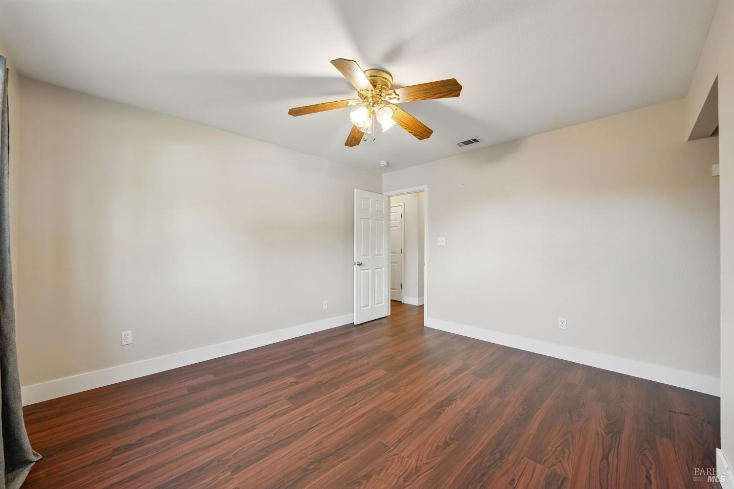 Detail Gallery Image 11 of 25 For 819 Bluejay Dr, Suisun City,  CA 94585 - 4 Beds | 2/1 Baths