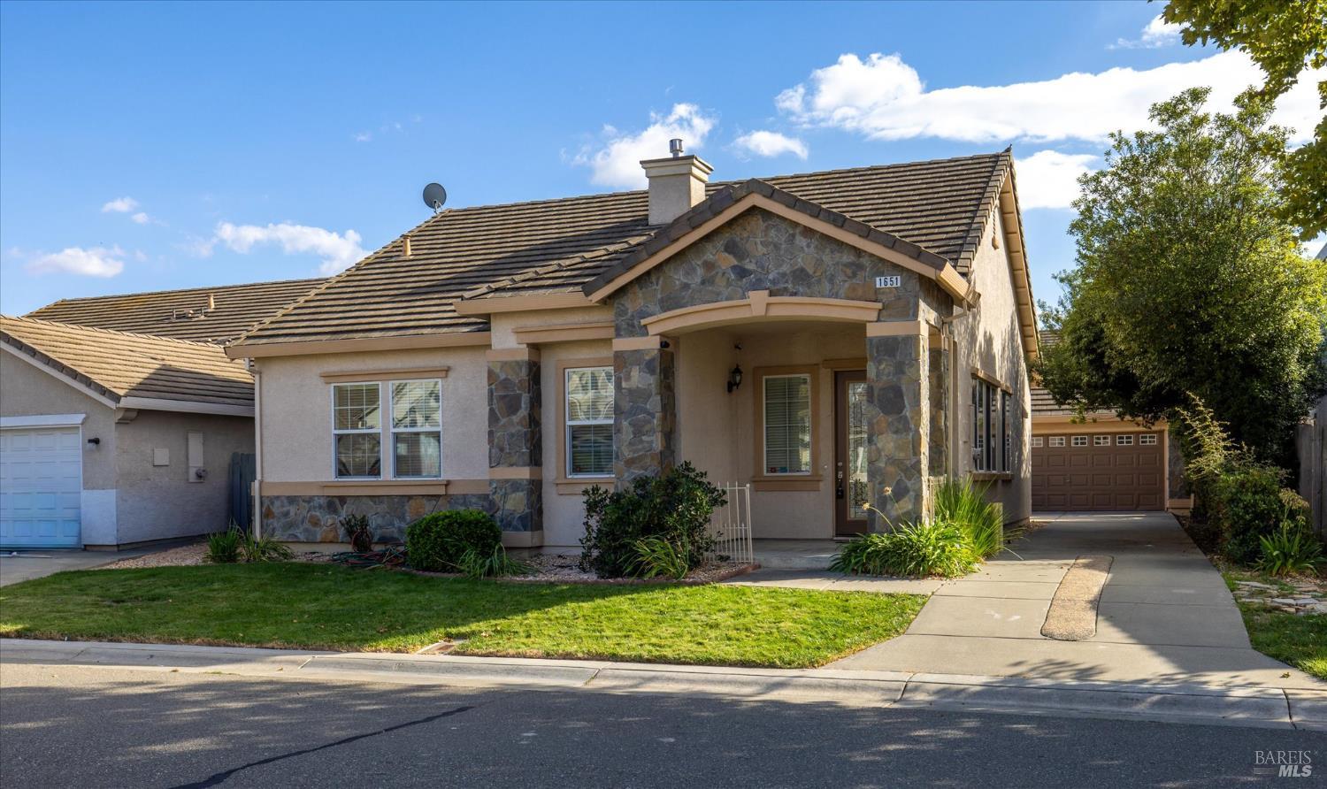 Detail Gallery Image 4 of 55 For 1651 Little Rock Cir, Suisun City,  CA 94585 - 3 Beds | 2 Baths