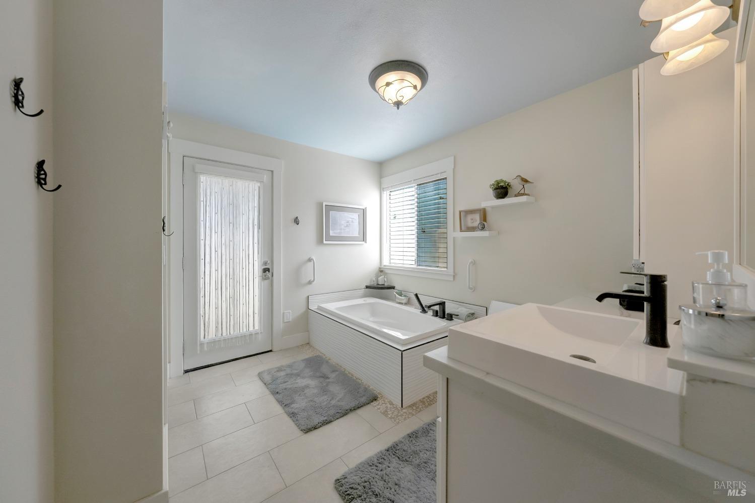 Detail Gallery Image 26 of 61 For 16675 Mountain View Dr, Cobb,  CA 95426 - 4 Beds | 3 Baths