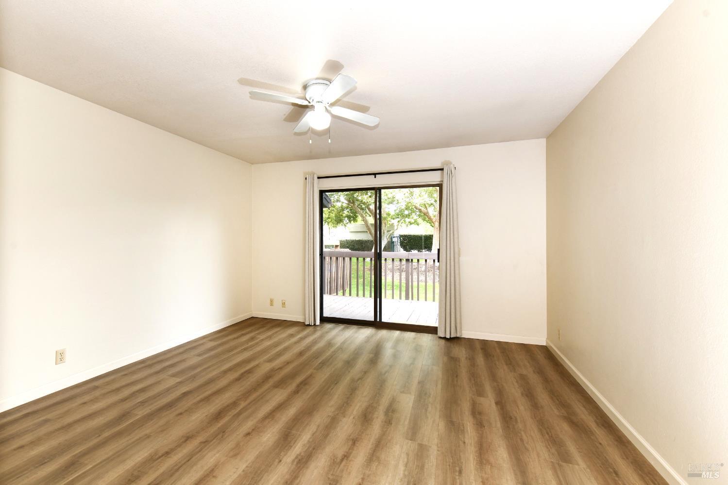 Detail Gallery Image 6 of 28 For 143 Vineyard Cir, Yountville,  CA 94559 - 2 Beds | 2 Baths