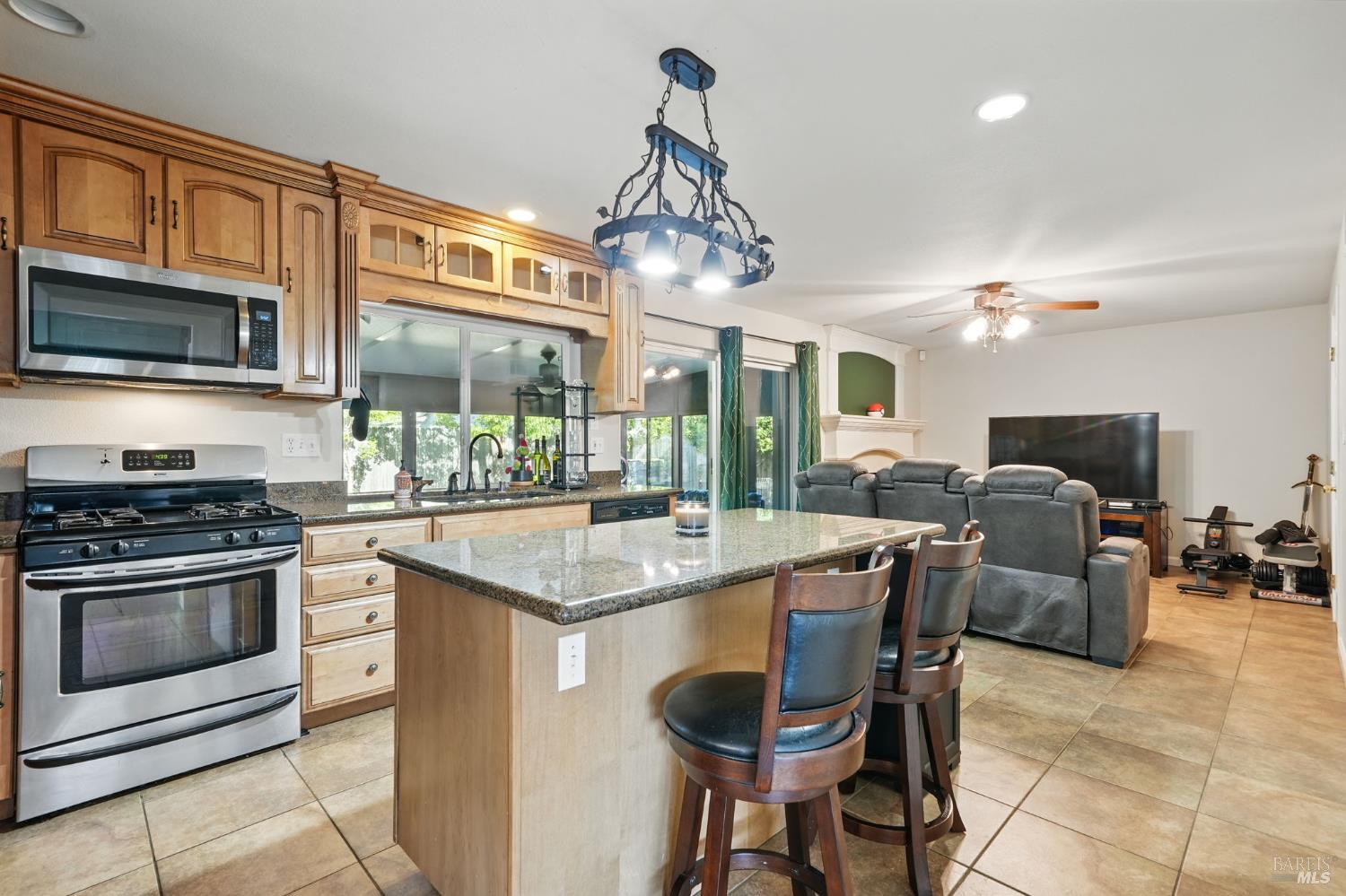 Detail Gallery Image 3 of 25 For 819 Bluejay Dr, Suisun City,  CA 94585 - 4 Beds | 2/1 Baths
