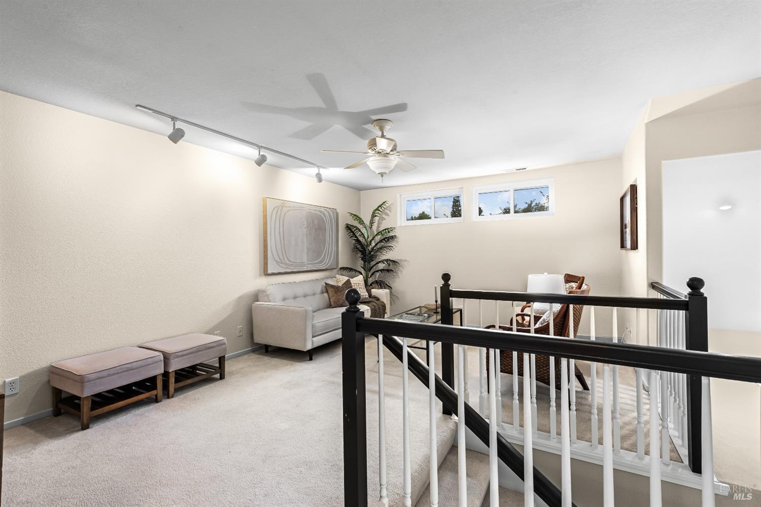 Detail Gallery Image 23 of 36 For 906 Woodlake Dr, Santa Rosa,  CA 95405 - 3 Beds | 2/1 Baths