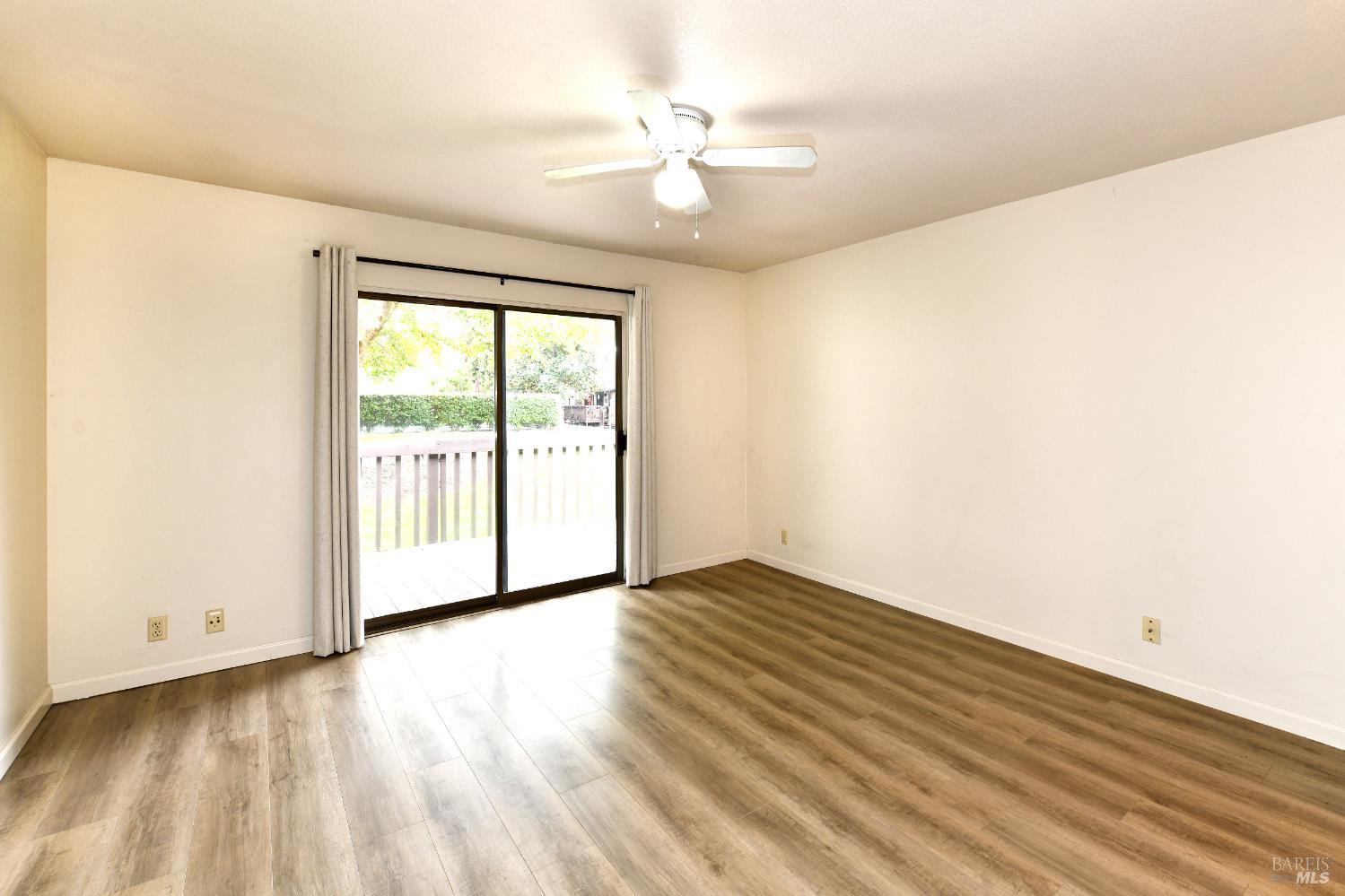 Detail Gallery Image 9 of 28 For 143 Vineyard Cir, Yountville,  CA 94559 - 2 Beds | 2 Baths