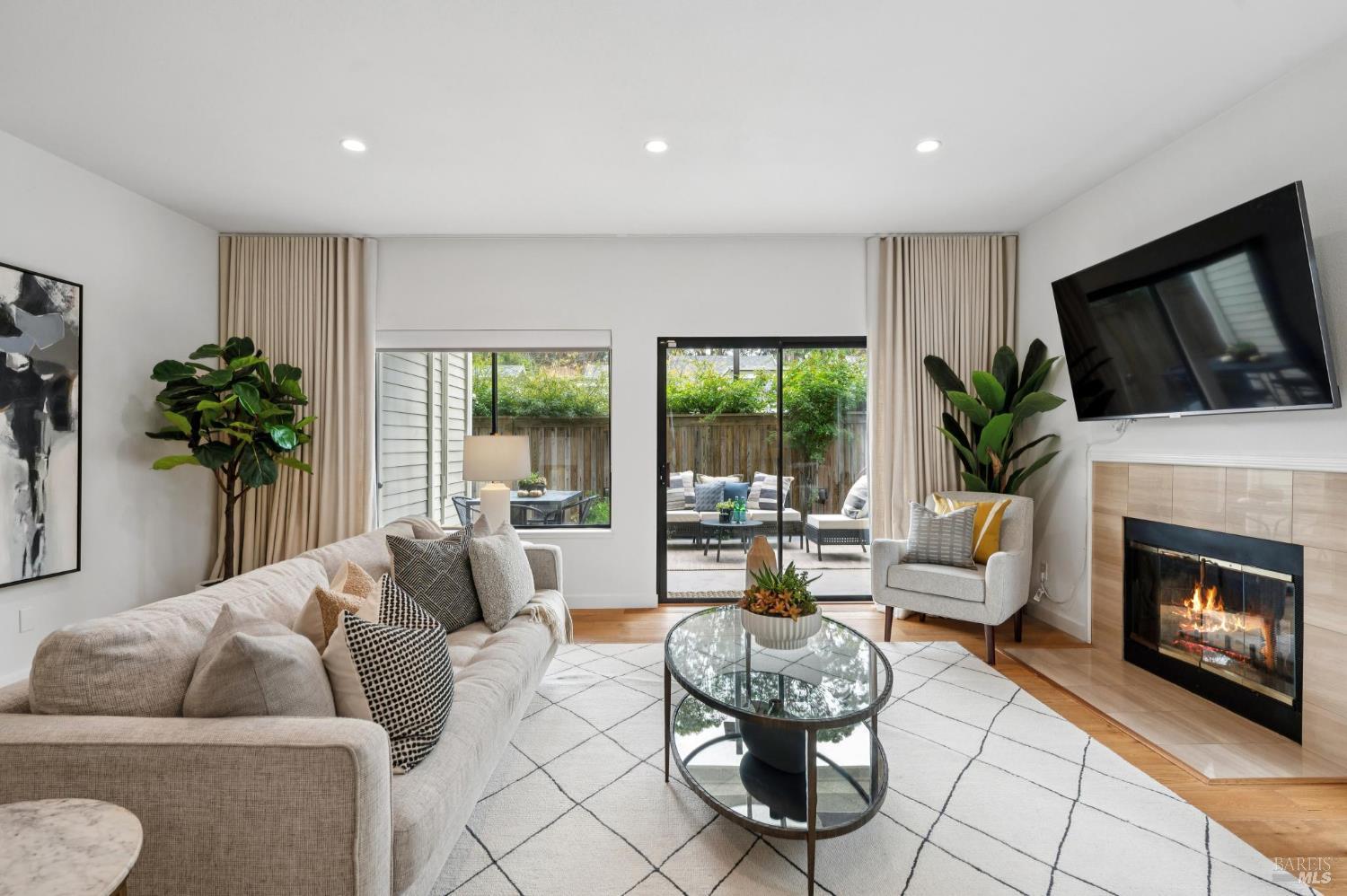 Detail Gallery Image 17 of 54 For 121 Eucalyptus Knoll St, Mill Valley,  CA 94941 - 2 Beds | 2 Baths