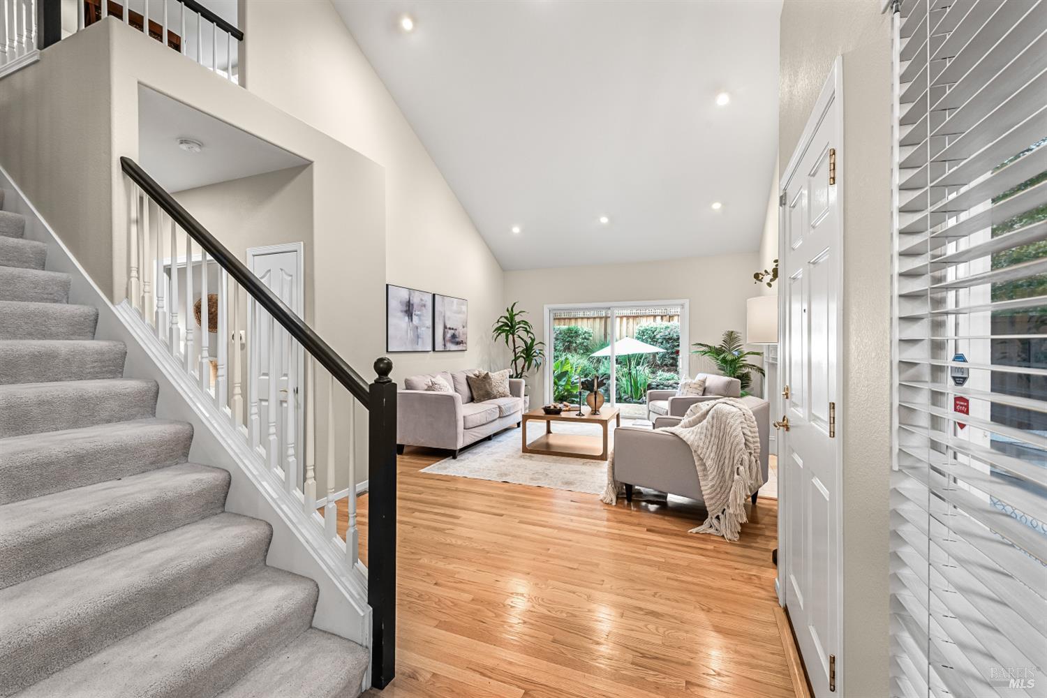 Detail Gallery Image 4 of 36 For 906 Woodlake Dr, Santa Rosa,  CA 95405 - 3 Beds | 2/1 Baths