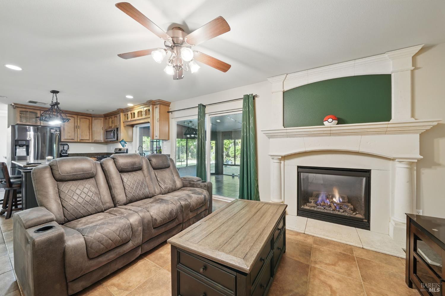 Detail Gallery Image 9 of 25 For 819 Bluejay Dr, Suisun City,  CA 94585 - 4 Beds | 2/1 Baths