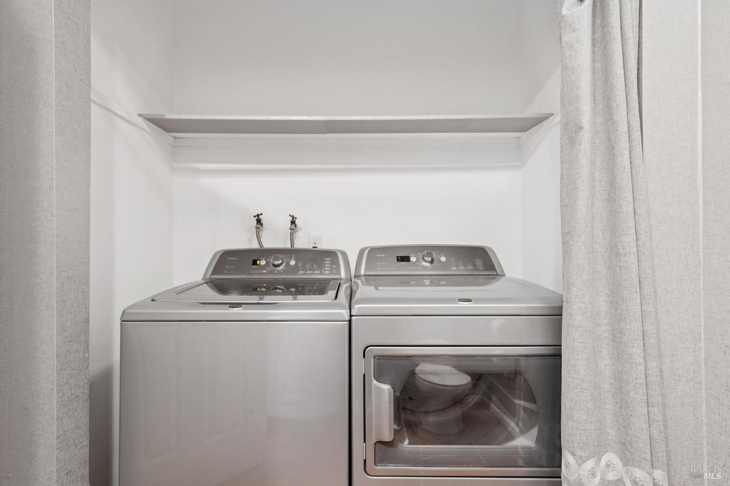 Detail Gallery Image 13 of 33 For 602 Marylyn Cir, Petaluma,  CA 94954 - 3 Beds | 2/1 Baths