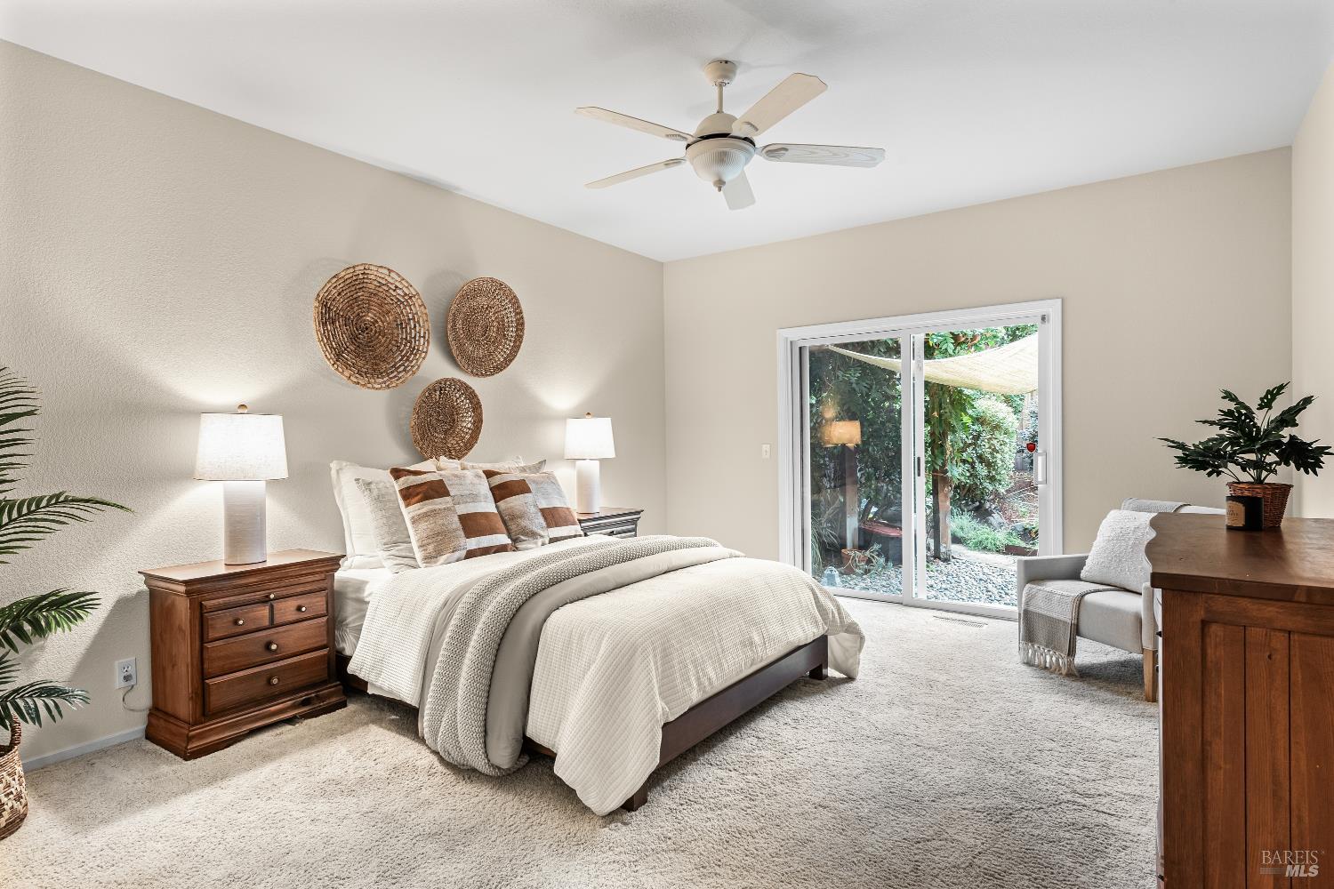 Detail Gallery Image 18 of 36 For 906 Woodlake Dr, Santa Rosa,  CA 95405 - 3 Beds | 2/1 Baths