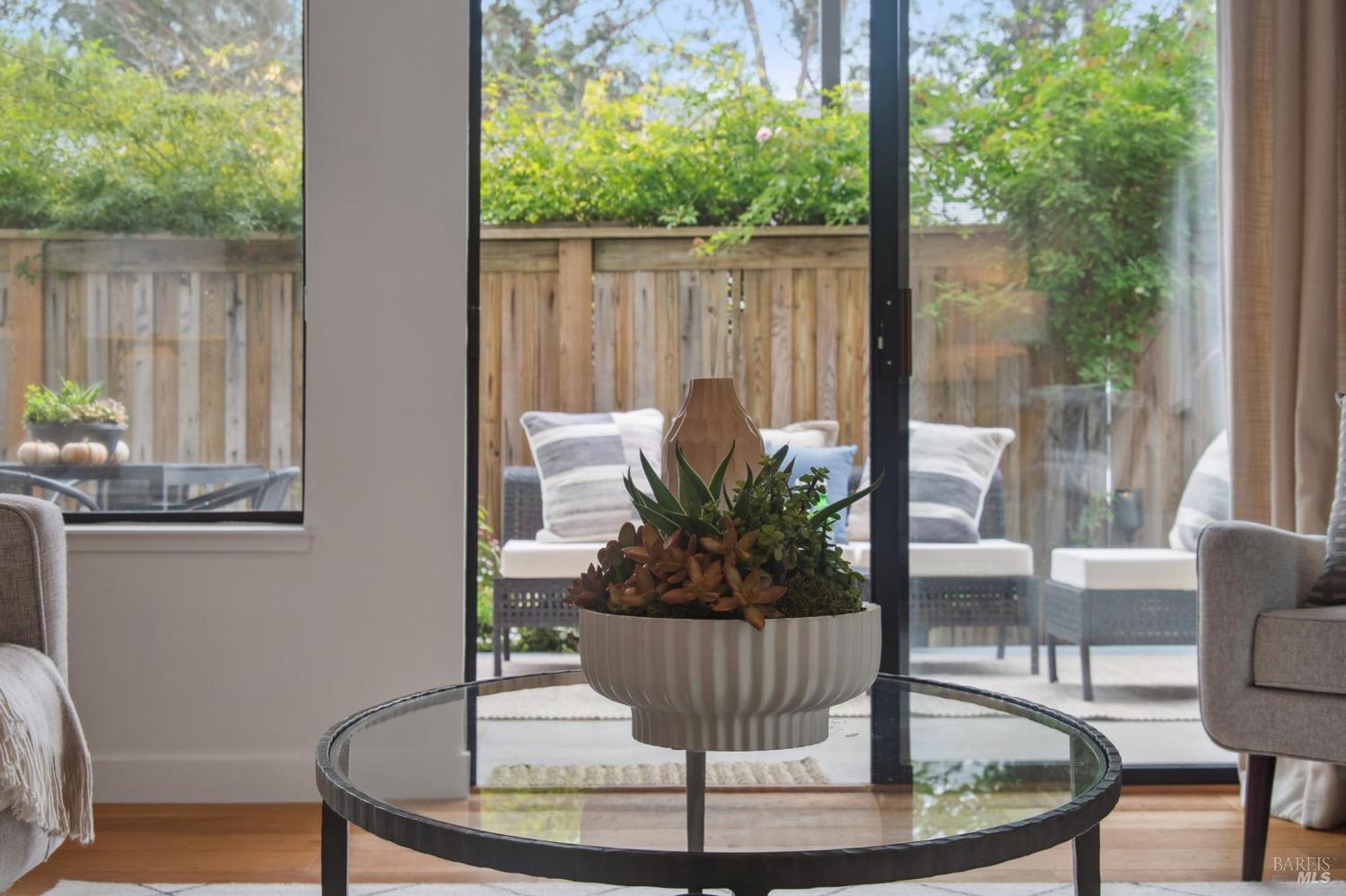 Detail Gallery Image 18 of 54 For 121 Eucalyptus Knoll St, Mill Valley,  CA 94941 - 2 Beds | 2 Baths