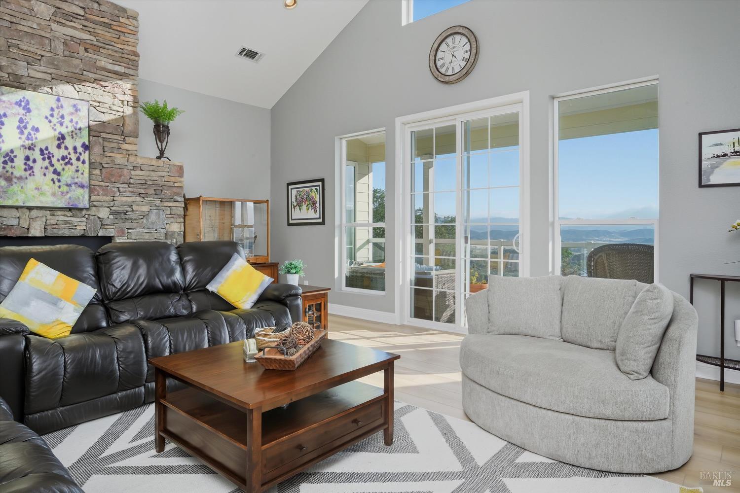 Detail Gallery Image 8 of 79 For 18530 Glenwood Rd, Hidden Valley Lake,  CA 95467 - 3 Beds | 3/1 Baths