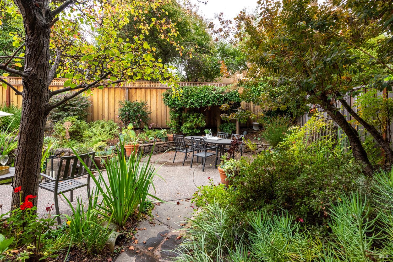 Detail Gallery Image 33 of 36 For 906 Woodlake Dr, Santa Rosa,  CA 95405 - 3 Beds | 2/1 Baths