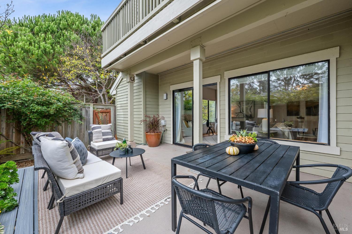 Detail Gallery Image 21 of 54 For 121 Eucalyptus Knoll St, Mill Valley,  CA 94941 - 2 Beds | 2 Baths