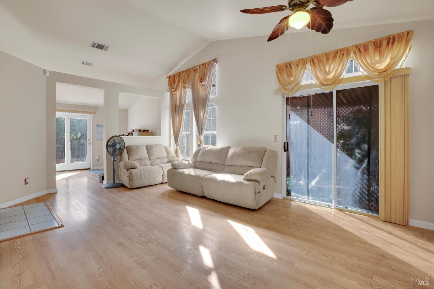 Detail Gallery Image 9 of 41 For 414 Bauman Dr, Suisun City,  CA 94585 - 3 Beds | 2 Baths