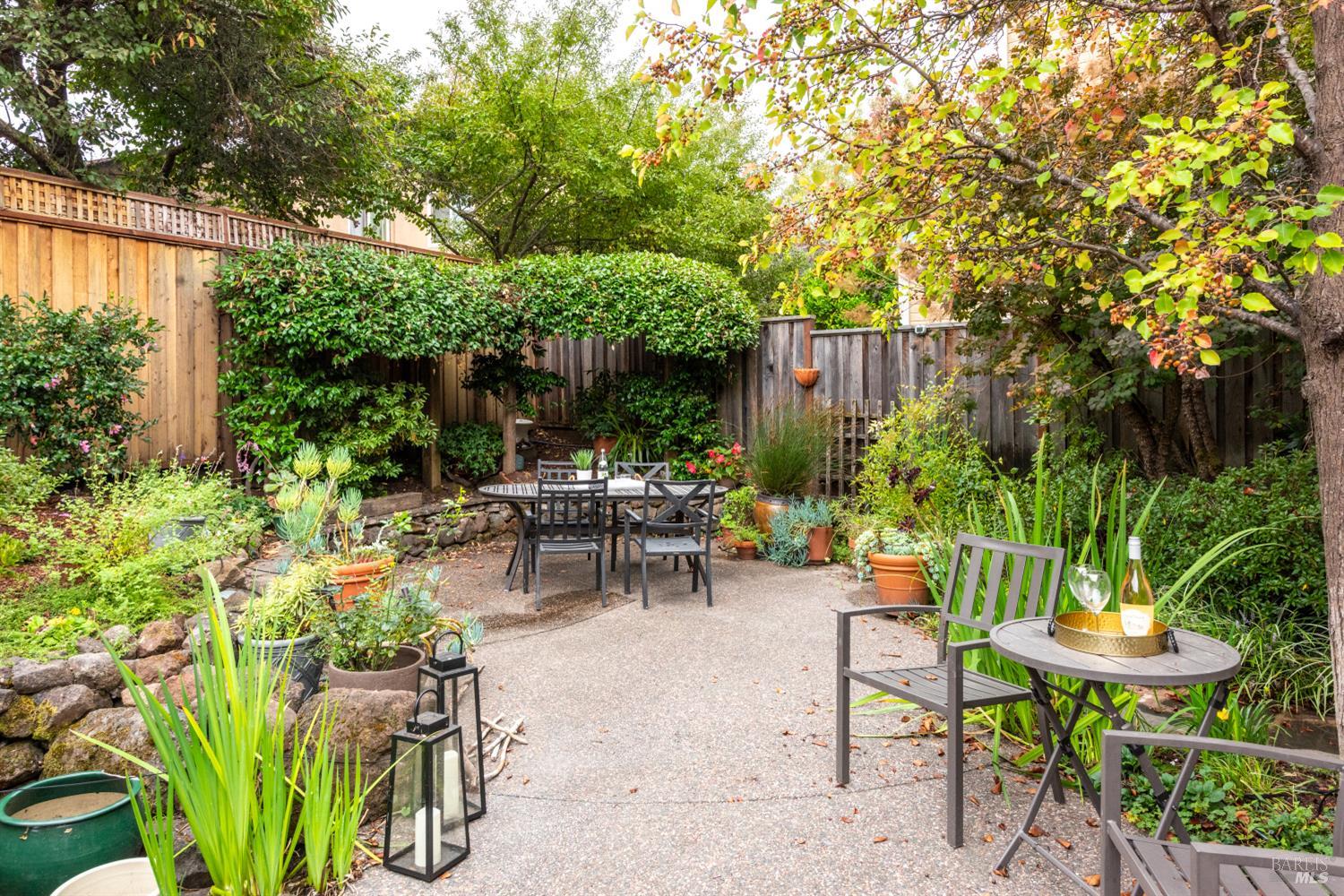 Detail Gallery Image 30 of 36 For 906 Woodlake Dr, Santa Rosa,  CA 95405 - 3 Beds | 2/1 Baths