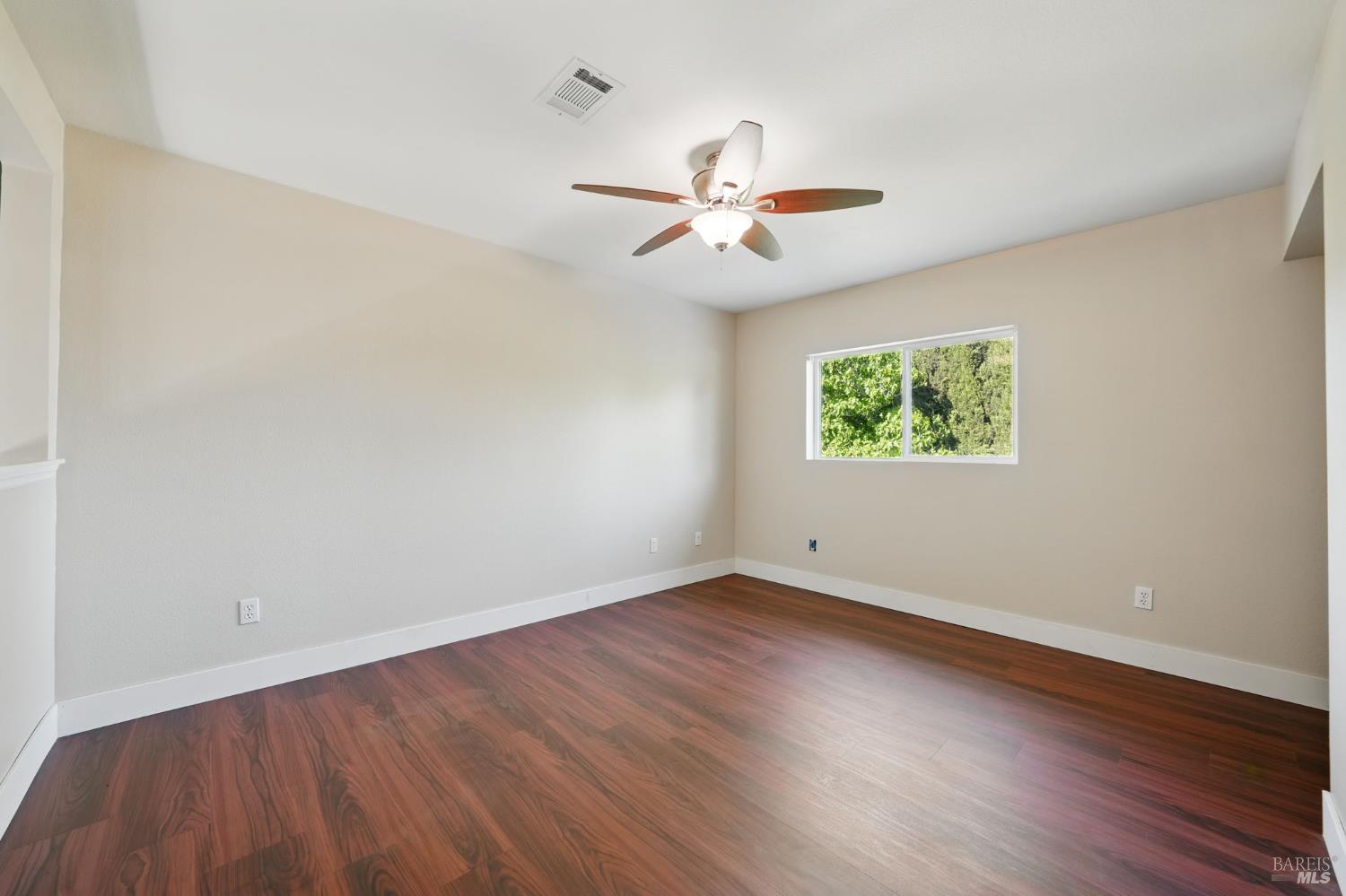 Detail Gallery Image 12 of 25 For 819 Bluejay Dr, Suisun City,  CA 94585 - 4 Beds | 2/1 Baths