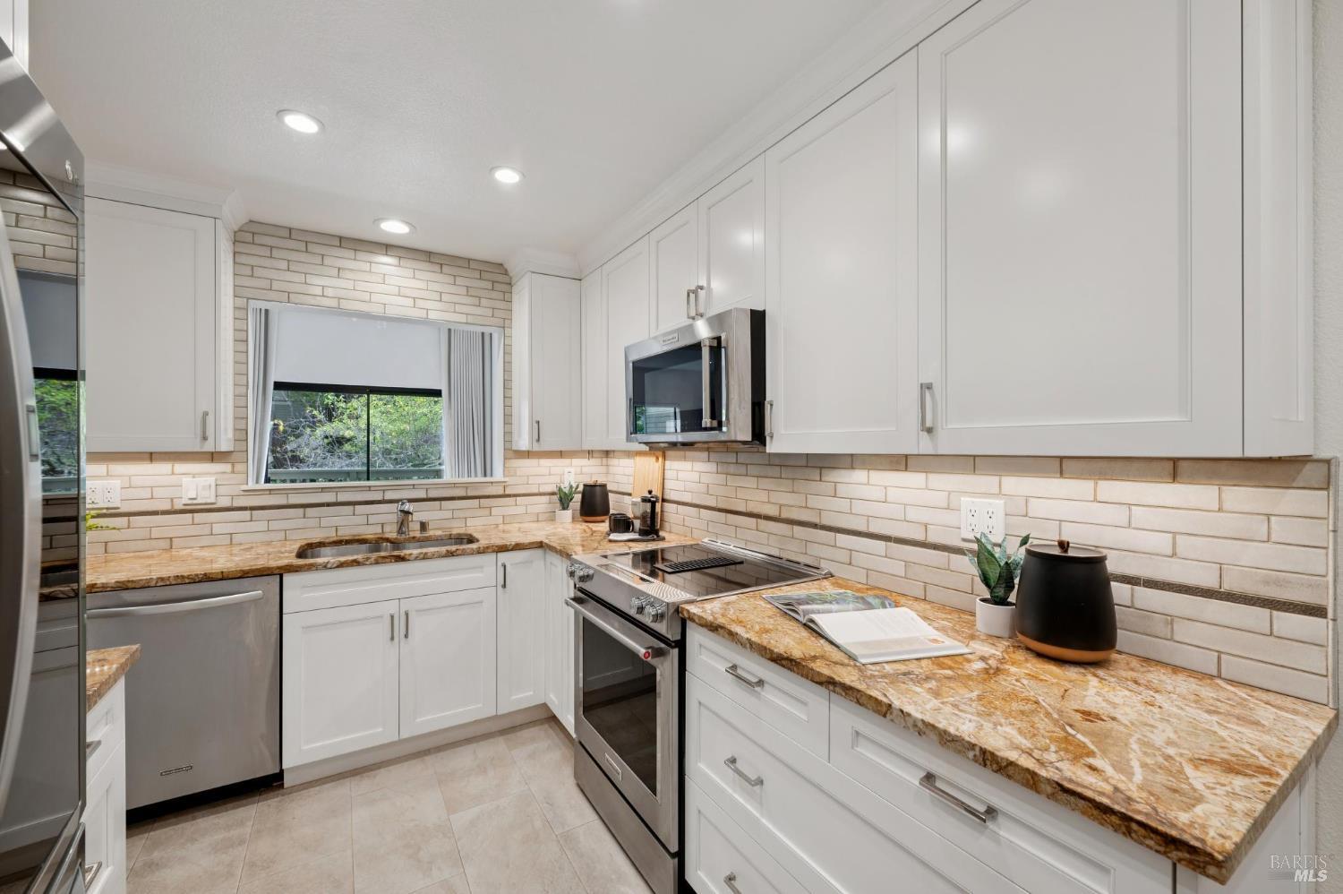 Detail Gallery Image 26 of 54 For 121 Eucalyptus Knoll St, Mill Valley,  CA 94941 - 2 Beds | 2 Baths