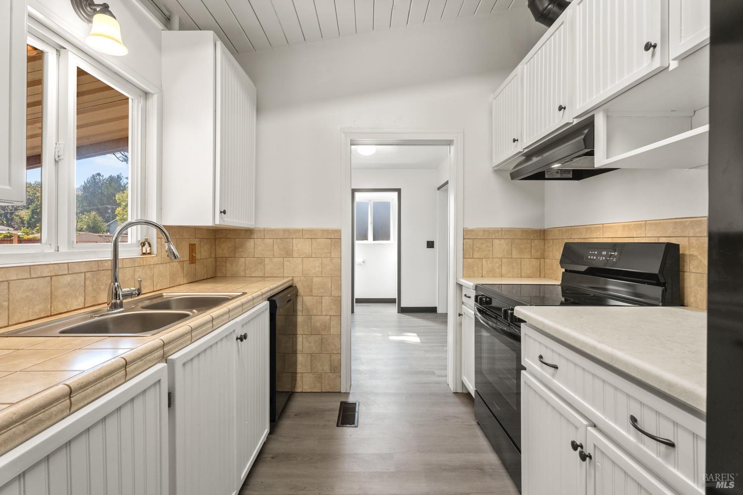 Detail Gallery Image 5 of 19 For 77 Hazel St, Willits,  CA 95490 - 4 Beds | 1/1 Baths