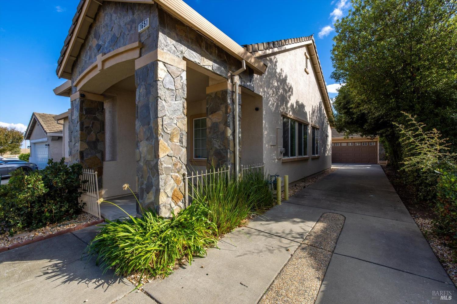 Detail Gallery Image 6 of 55 For 1651 Little Rock Cir, Suisun City,  CA 94585 - 3 Beds | 2 Baths