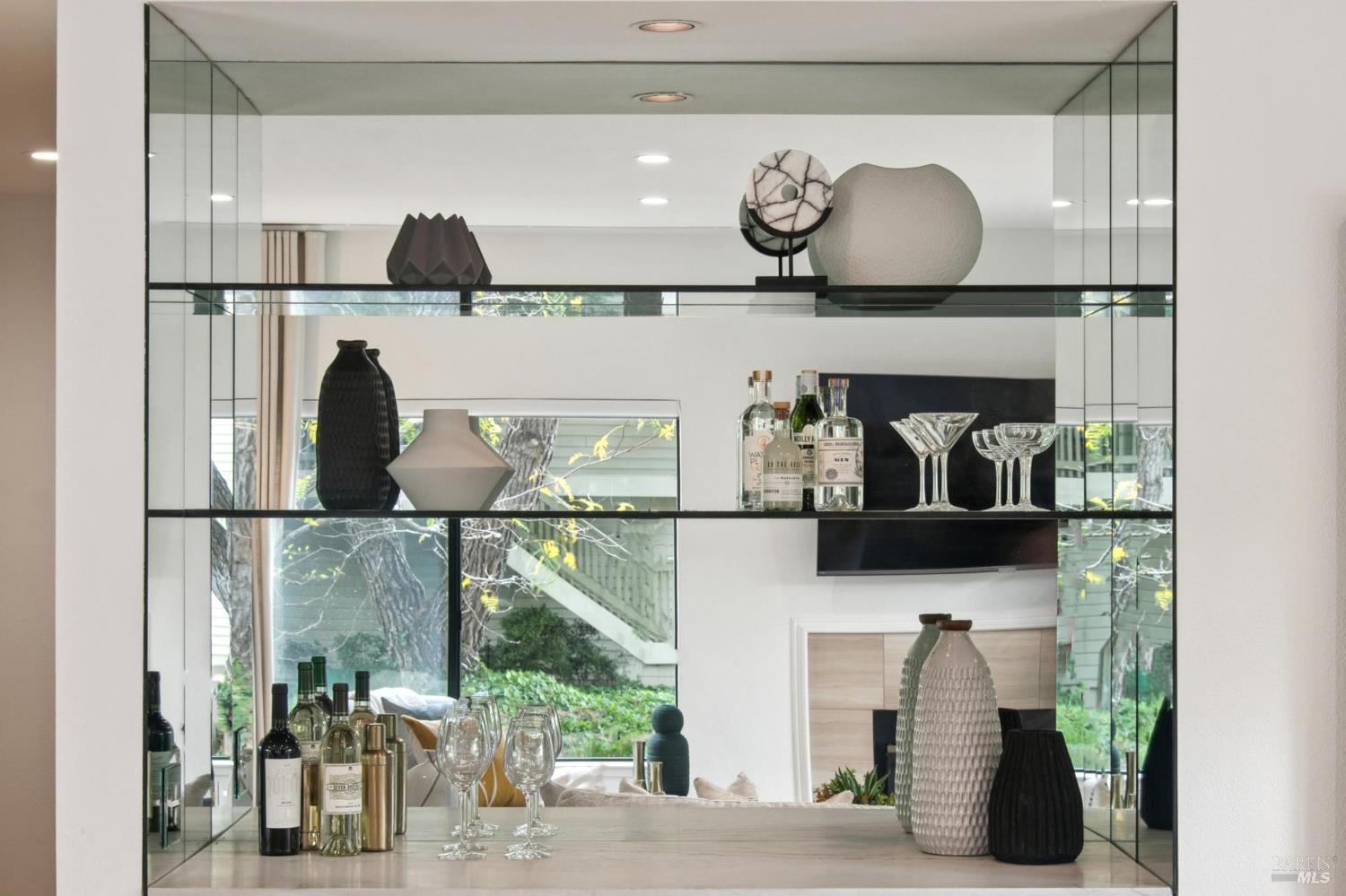 Detail Gallery Image 10 of 54 For 121 Eucalyptus Knoll St, Mill Valley,  CA 94941 - 2 Beds | 2 Baths