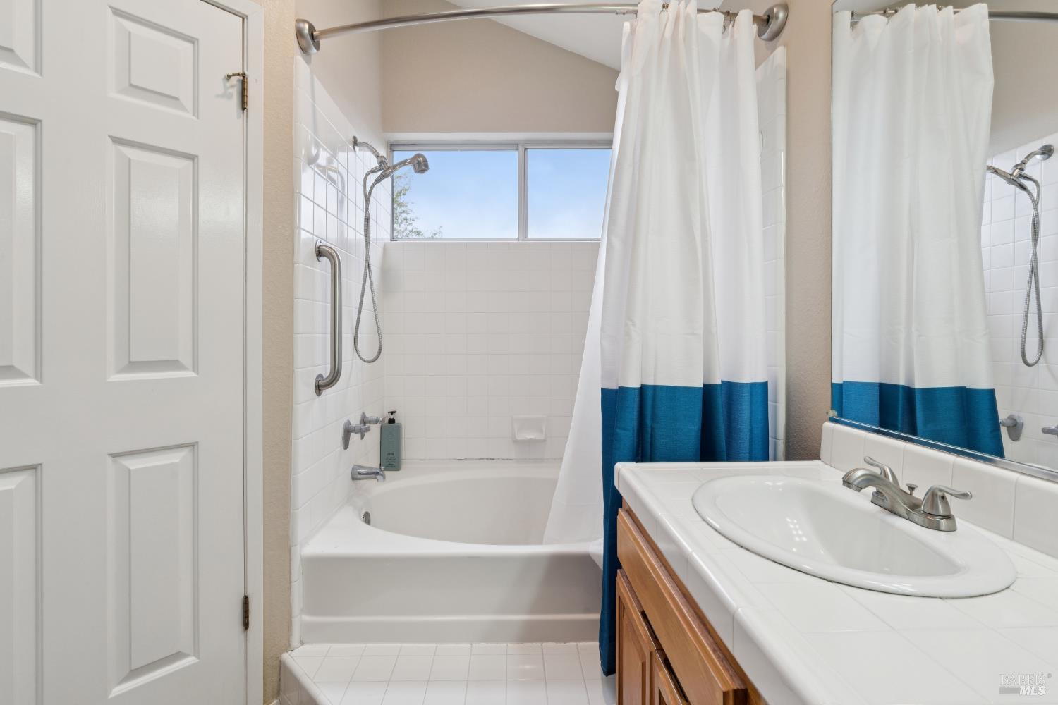 Detail Gallery Image 34 of 56 For 8501 Shadetree Dr, Windsor,  CA 95492 - 4 Beds | 3 Baths