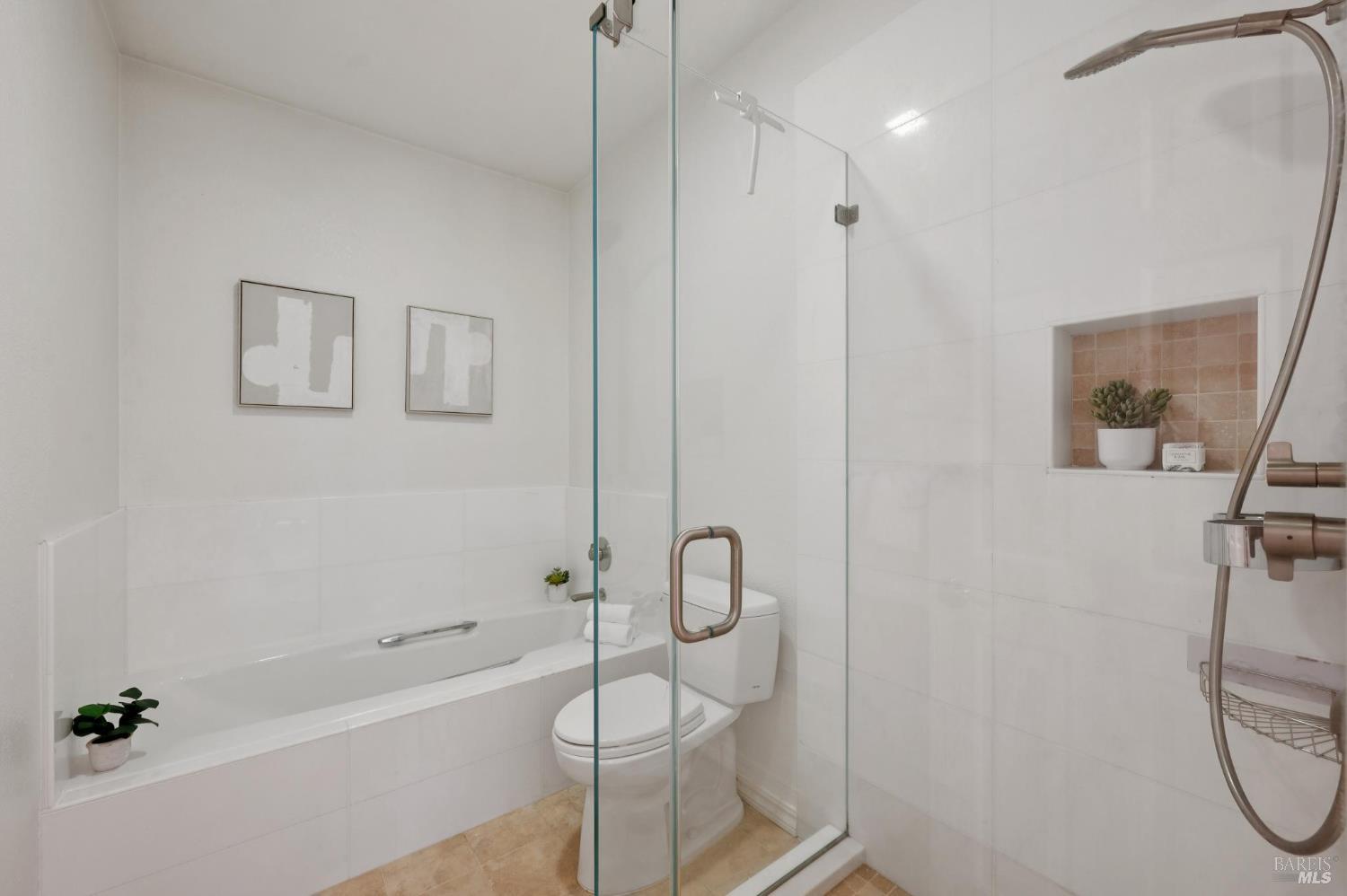 Detail Gallery Image 36 of 54 For 121 Eucalyptus Knoll St, Mill Valley,  CA 94941 - 2 Beds | 2 Baths