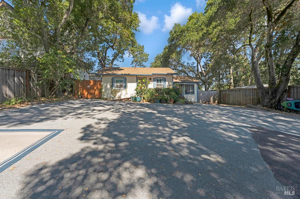 Detail Gallery Image 3 of 25 For 7600 Bodega Ave, Sebastopol,  CA 95472 - 7 Beds | 4 Baths