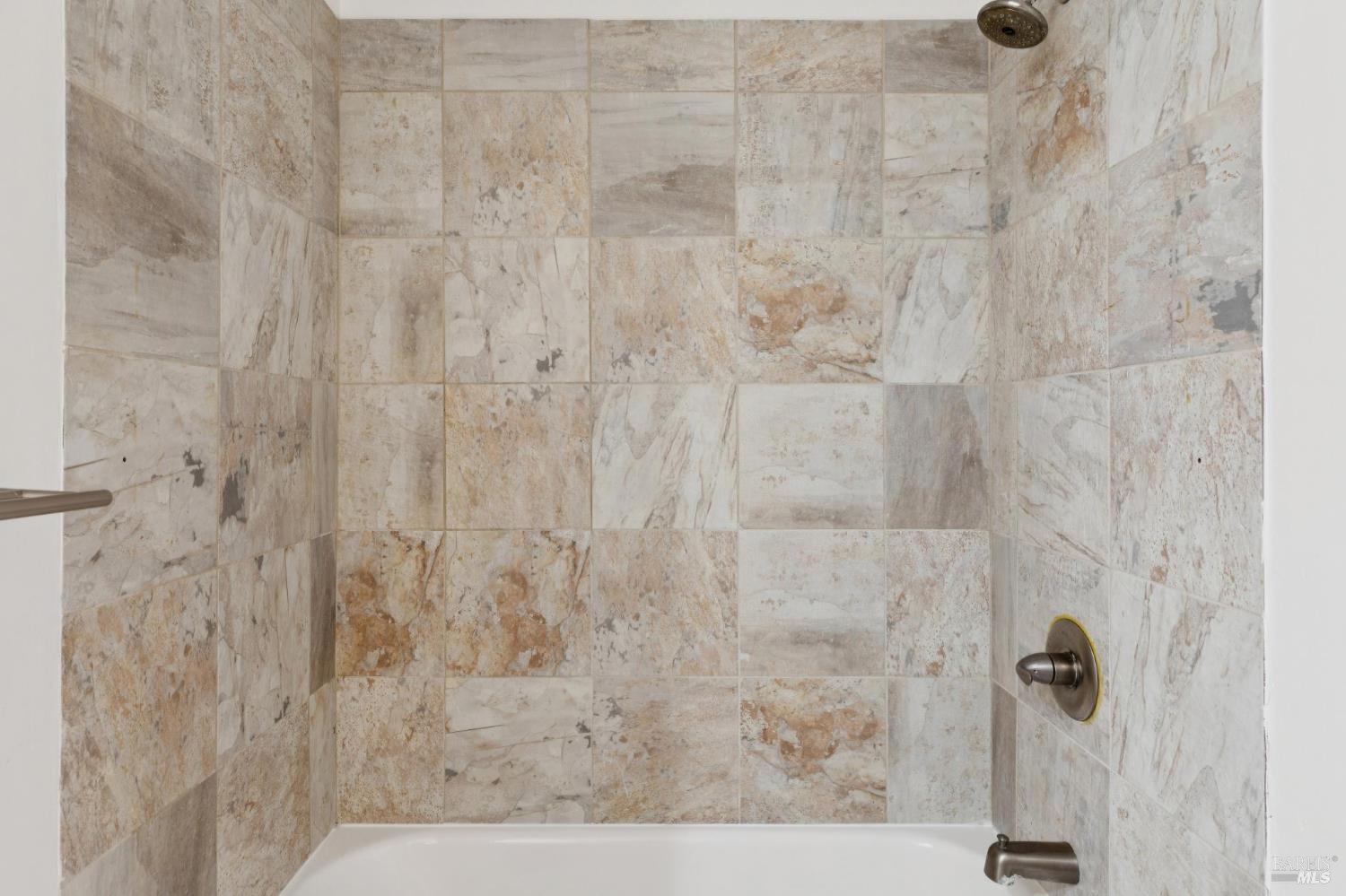 Detail Gallery Image 17 of 33 For 602 Marylyn Cir, Petaluma,  CA 94954 - 3 Beds | 2/1 Baths