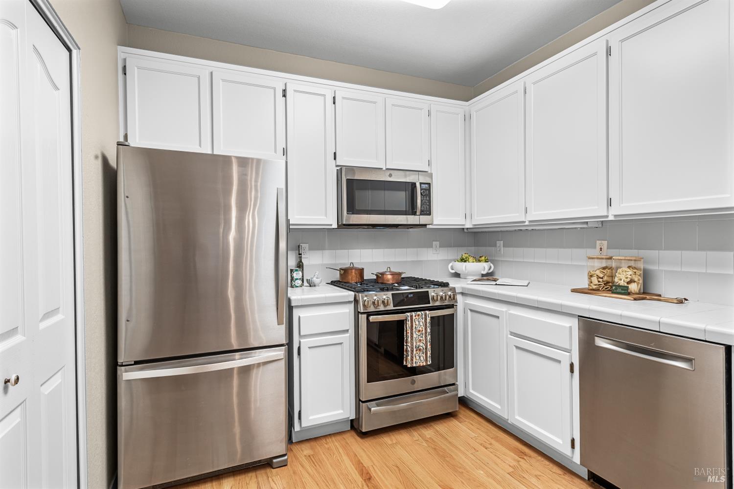 Detail Gallery Image 13 of 36 For 906 Woodlake Dr, Santa Rosa,  CA 95405 - 3 Beds | 2/1 Baths