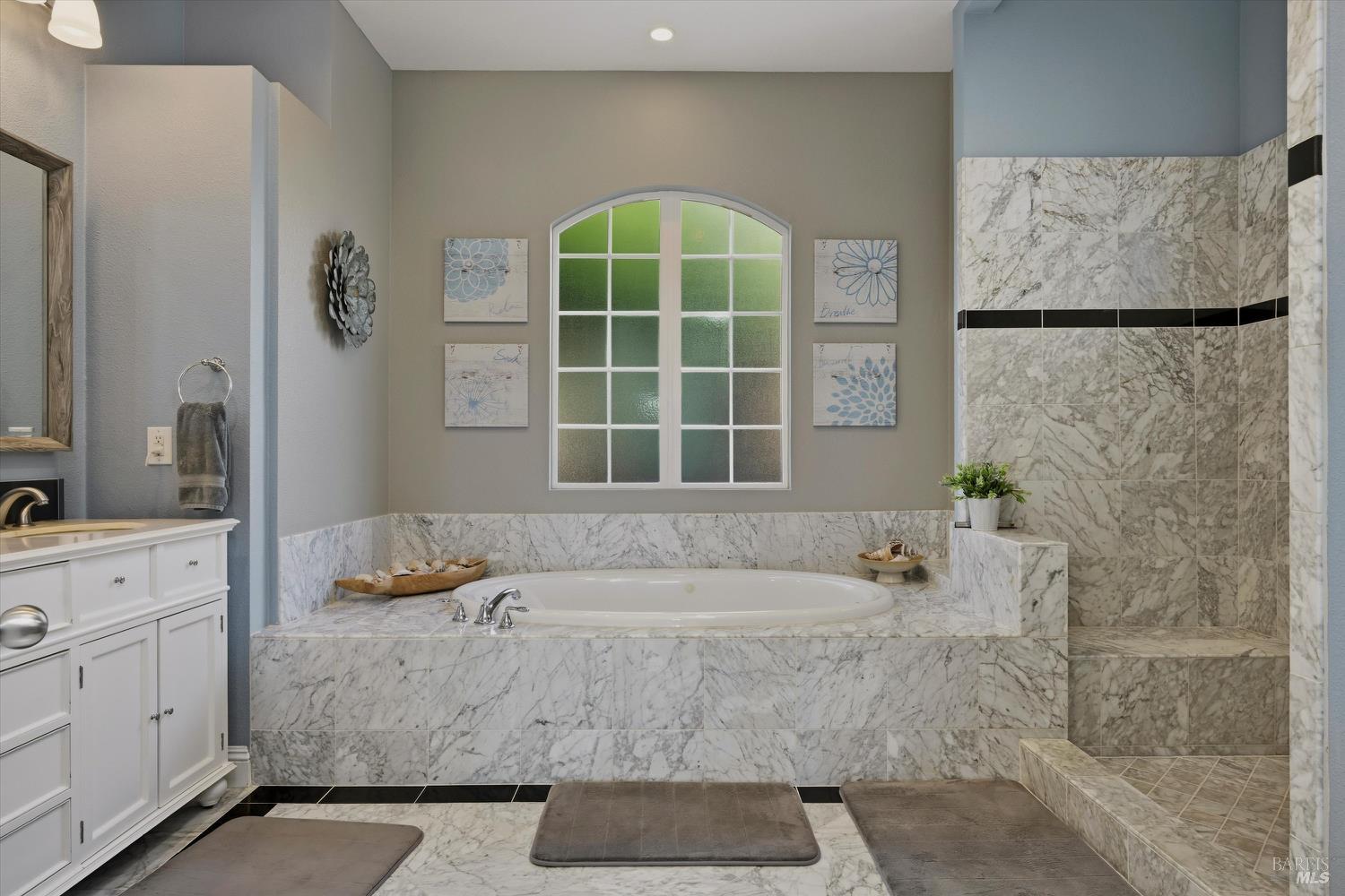 Detail Gallery Image 27 of 79 For 18530 Glenwood Rd, Hidden Valley Lake,  CA 95467 - 3 Beds | 3/1 Baths