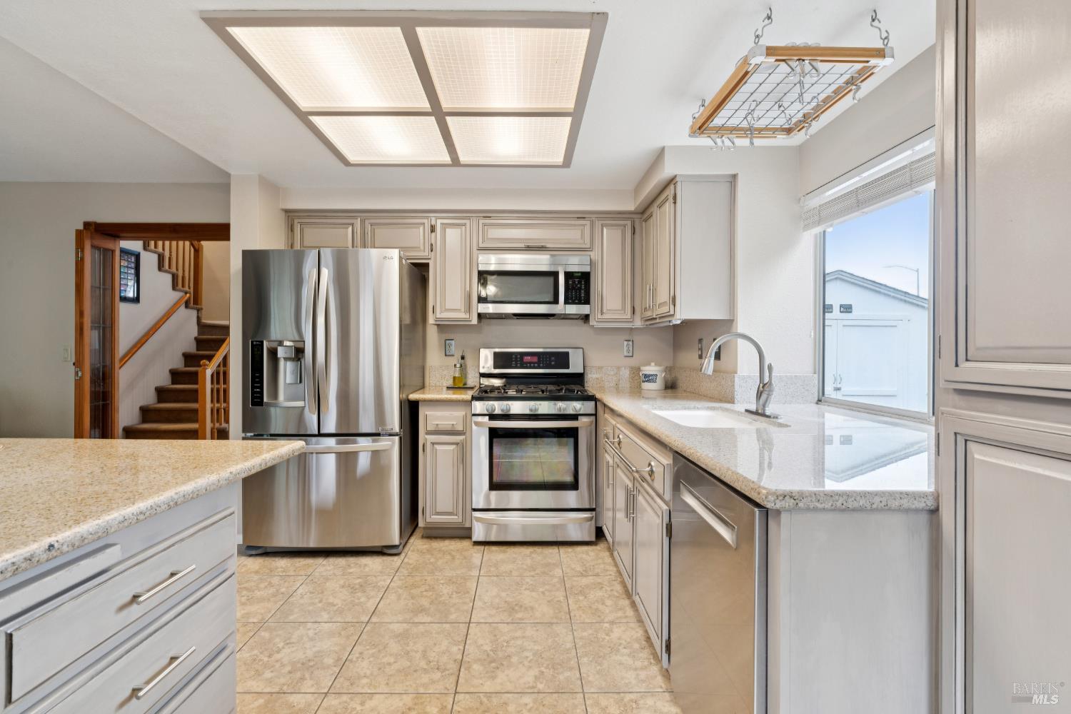 Detail Gallery Image 25 of 56 For 8501 Shadetree Dr, Windsor,  CA 95492 - 4 Beds | 3 Baths