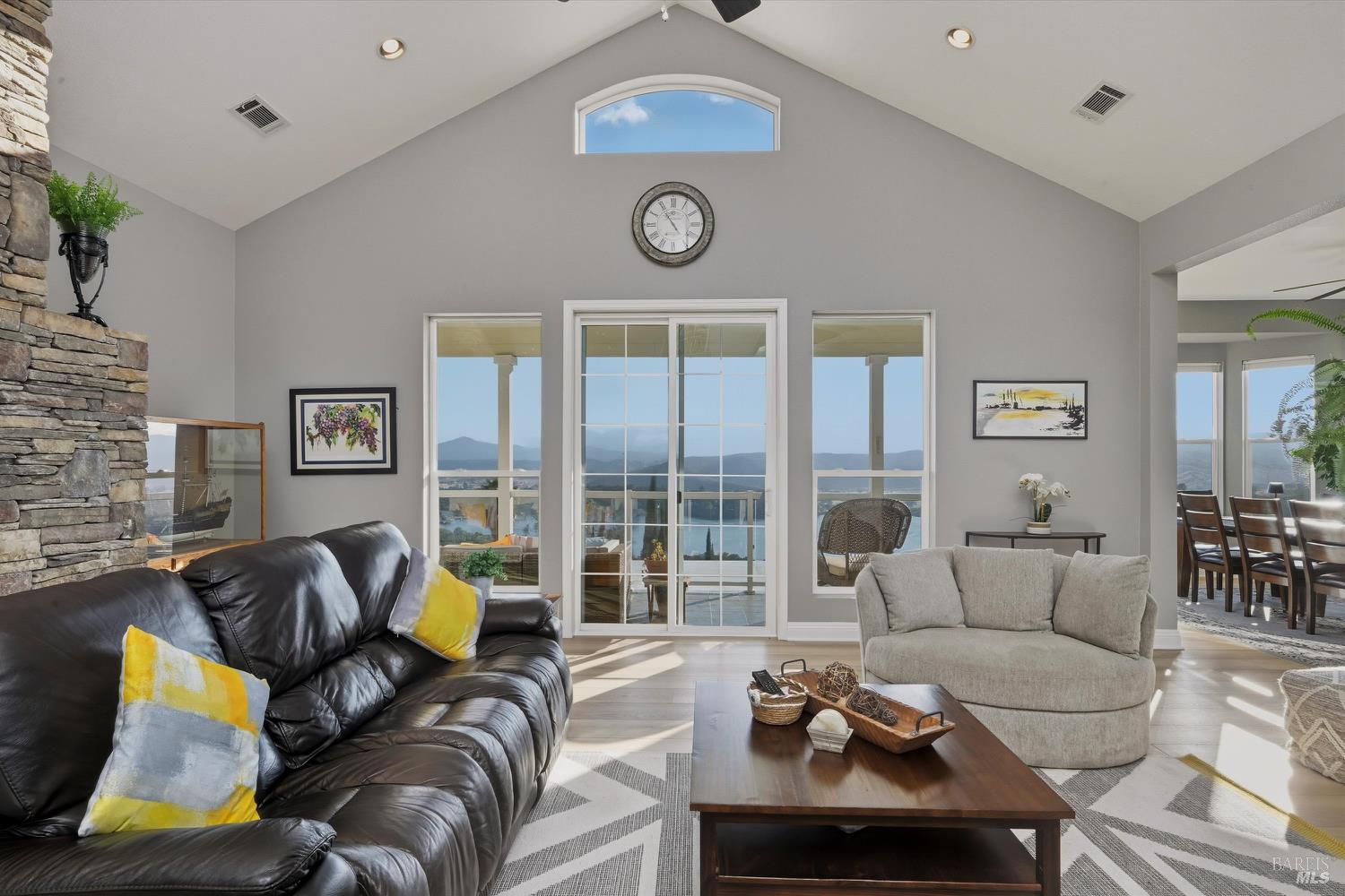 Detail Gallery Image 5 of 79 For 18530 Glenwood Rd, Hidden Valley Lake,  CA 95467 - 3 Beds | 3/1 Baths