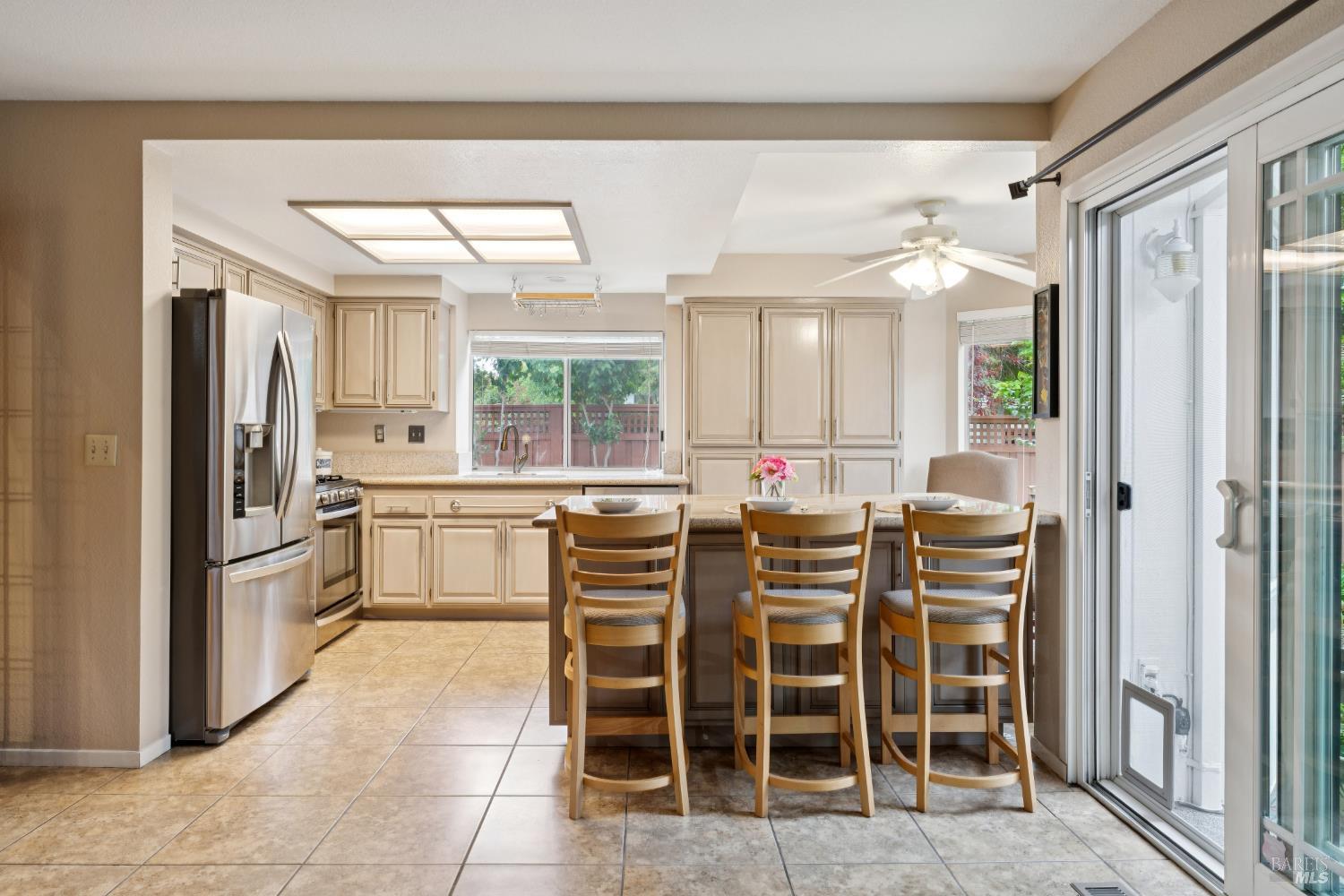 Detail Gallery Image 18 of 56 For 8501 Shadetree Dr, Windsor,  CA 95492 - 4 Beds | 3 Baths